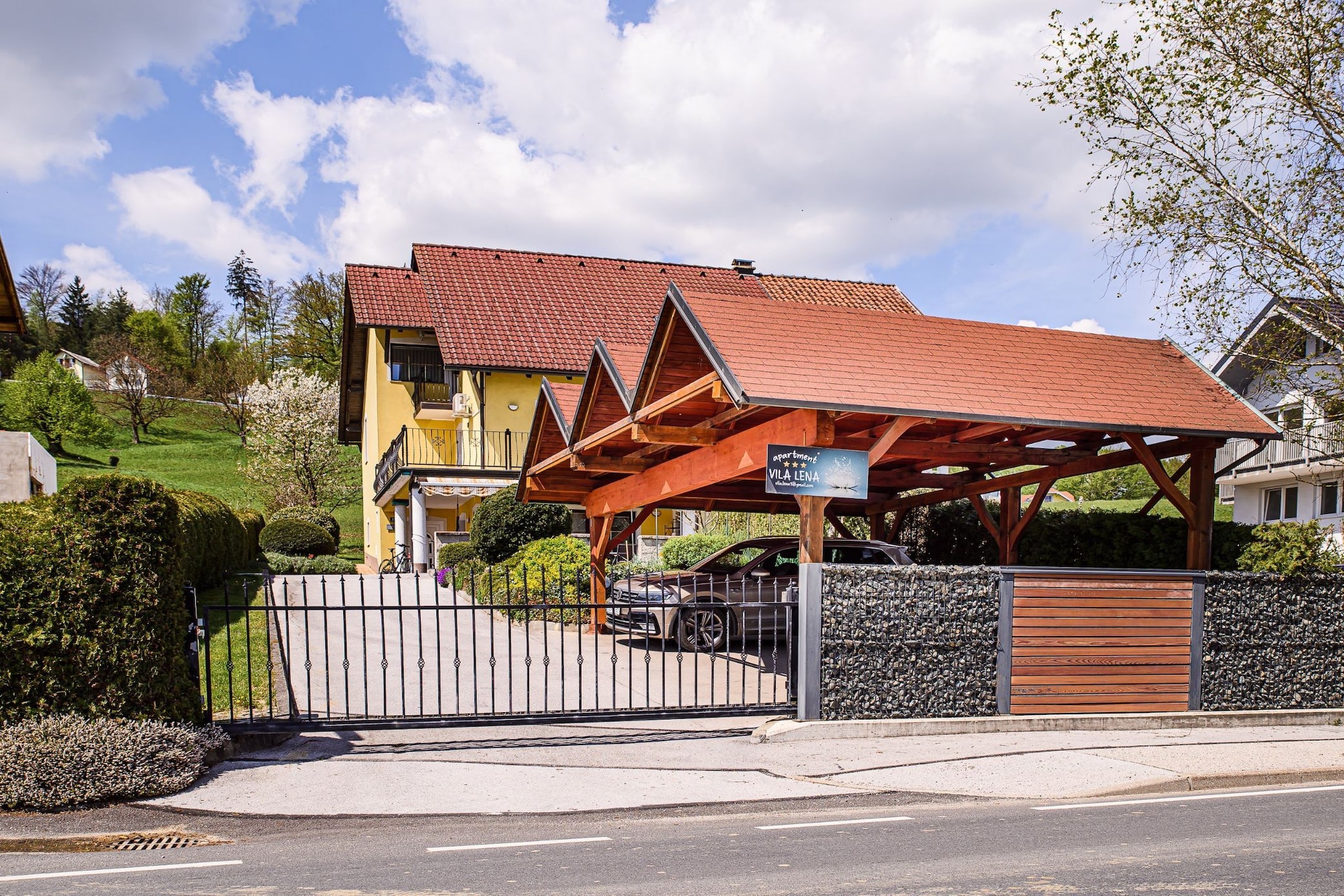 Sunny and Spacious Apartments with Terrace near Water Park - Three Bedroom Apartment with Terrace-Buitenlucht