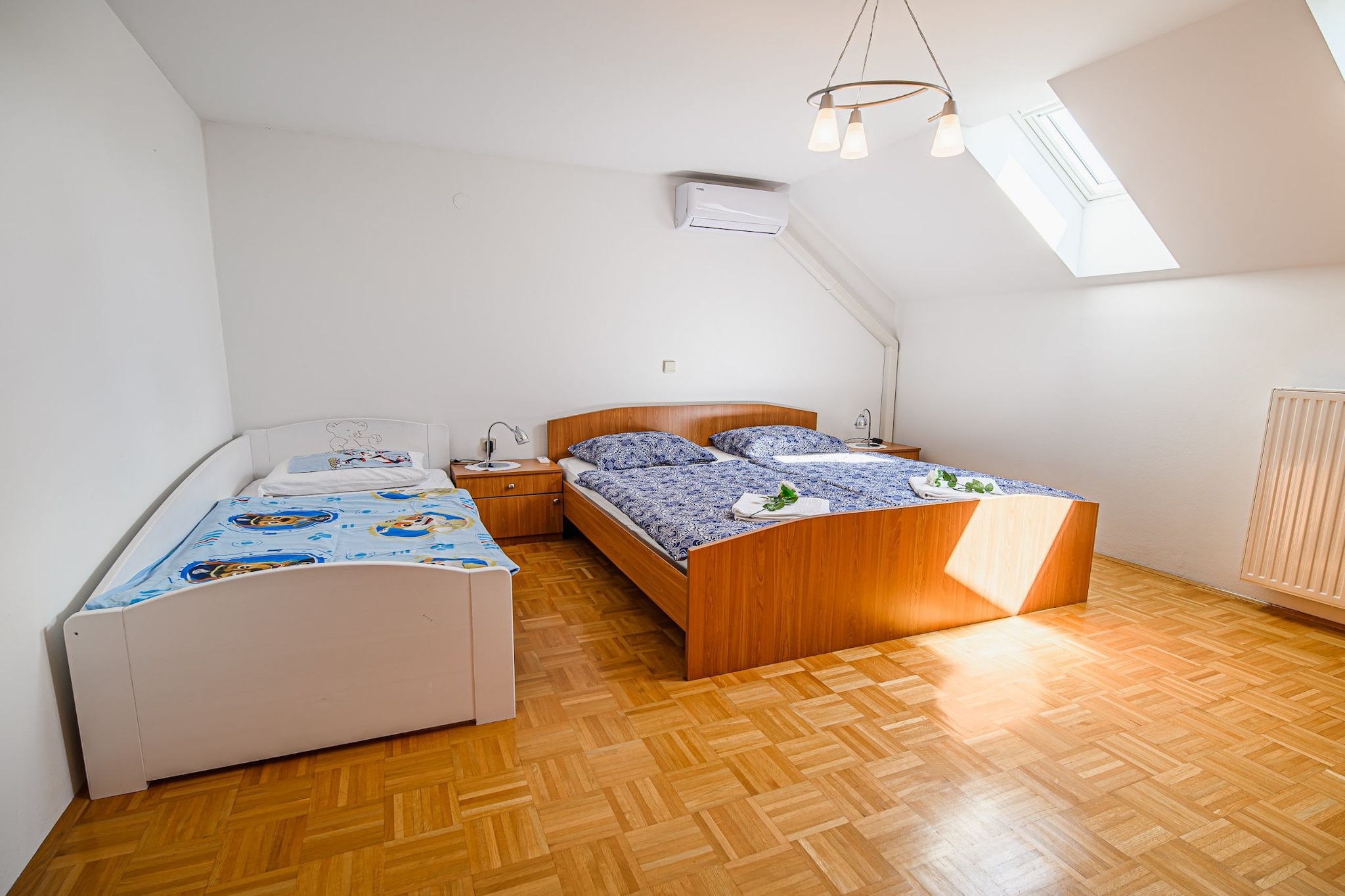 Sunny and Spacious Apartments with Terrace near Water Park - Three Bedroom Apartment with Terrace-Slaapkamer