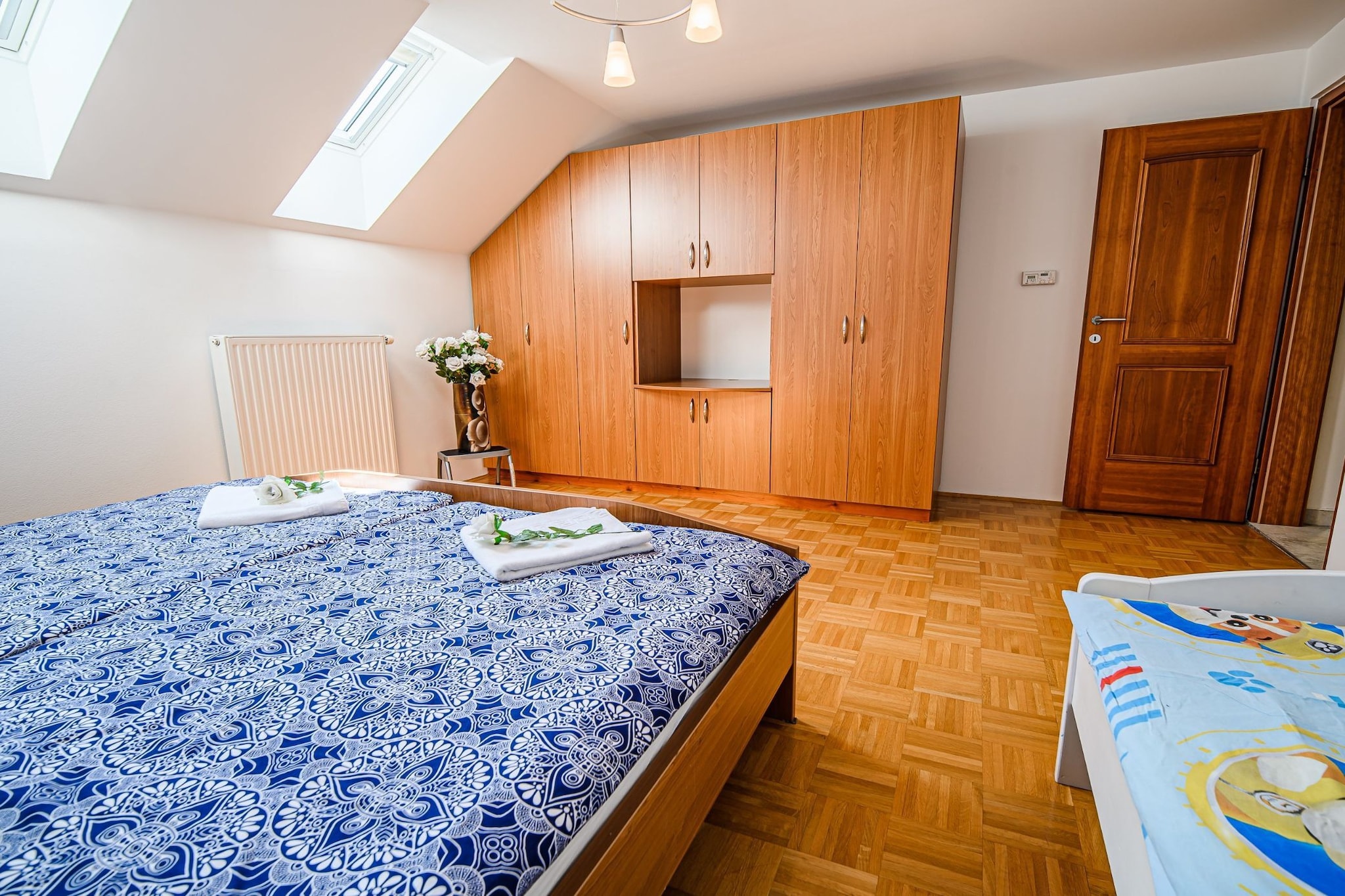 Sunny and Spacious Apartments with Terrace near Water Park - Three Bedroom Apartment with Terrace-Slaapkamer