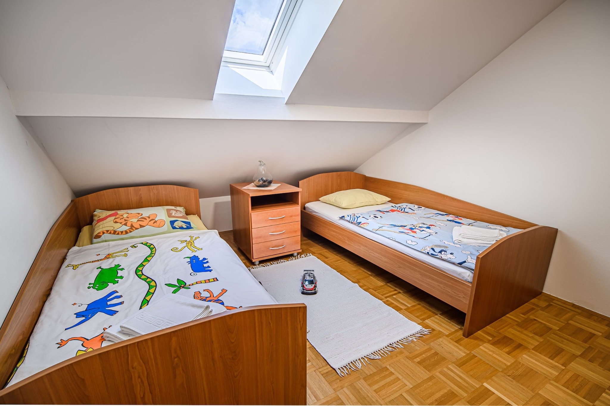 Sunny and Spacious Apartments with Terrace near Water Park - Three Bedroom Apartment with Terrace-Slaapkamer