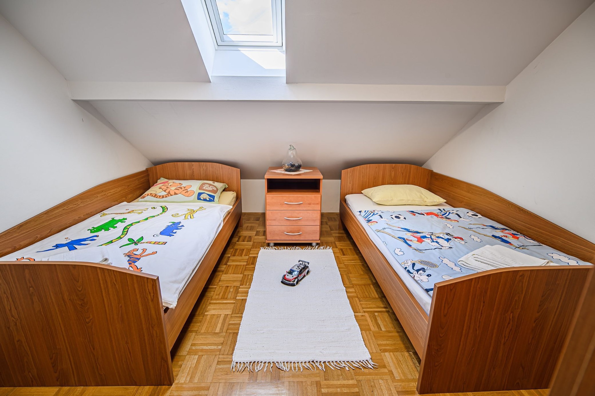 Sunny and Spacious Apartments with Terrace near Water Park - Three Bedroom Apartment with Terrace-Slaapkamer