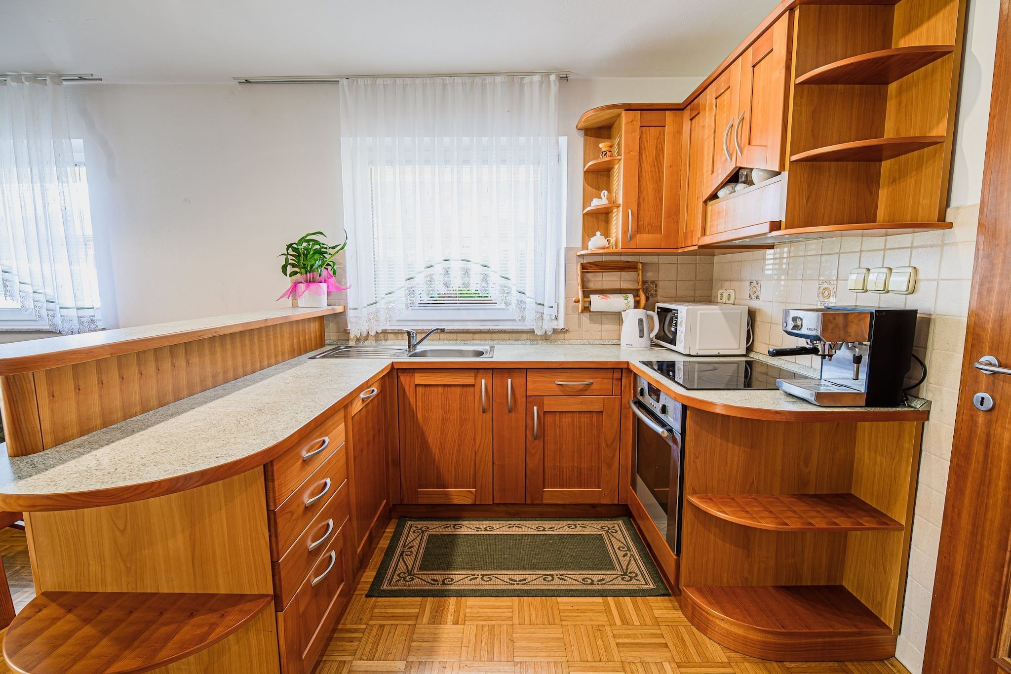 Sunny and Spacious Apartments with Terrace near Water Park - Three Bedroom Apartment with Terrace-Keuken