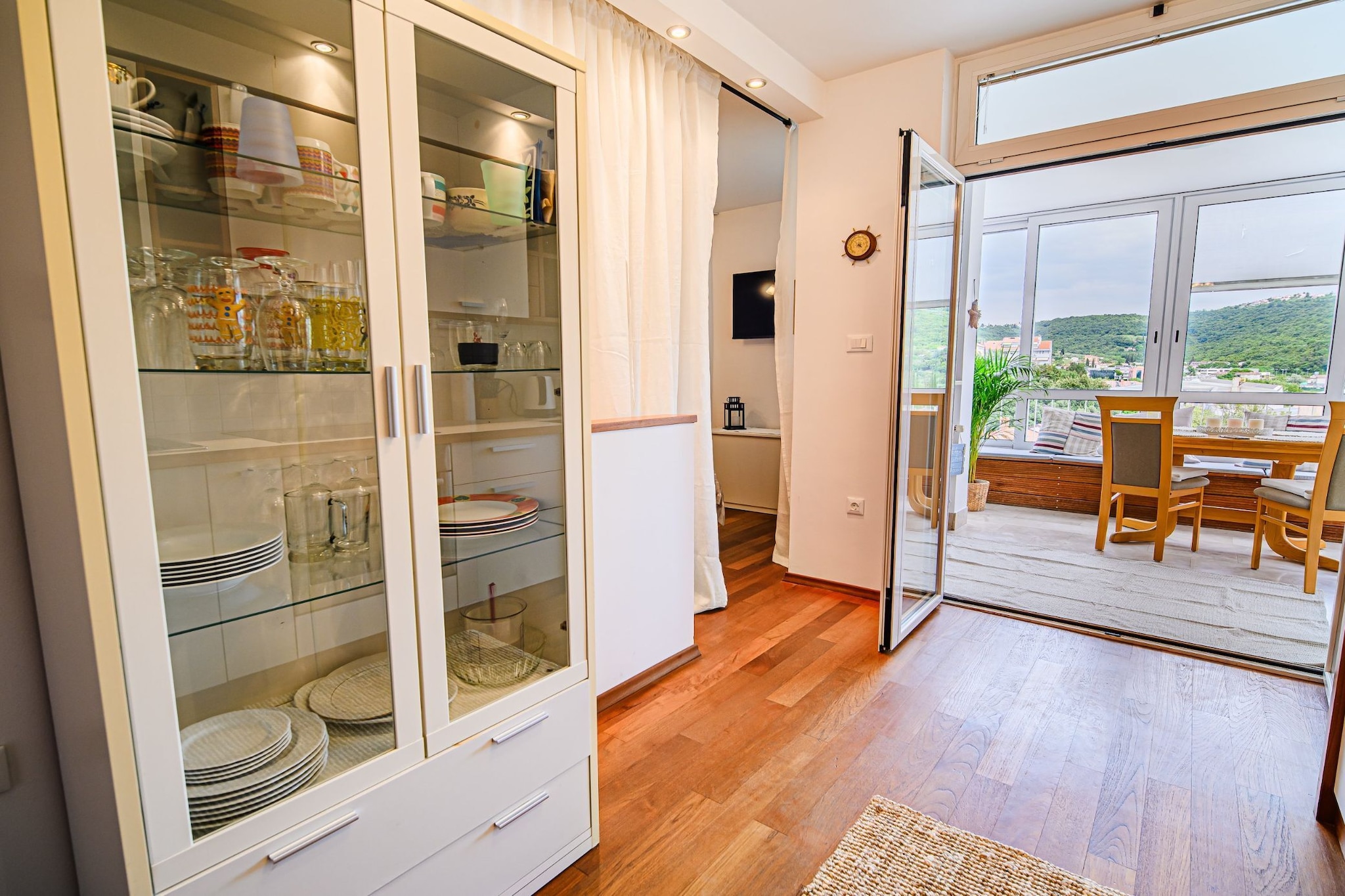 Elegant and Scenic Peaceful Apartments Portoroz - Studio Apartment with Terrace-Binnen