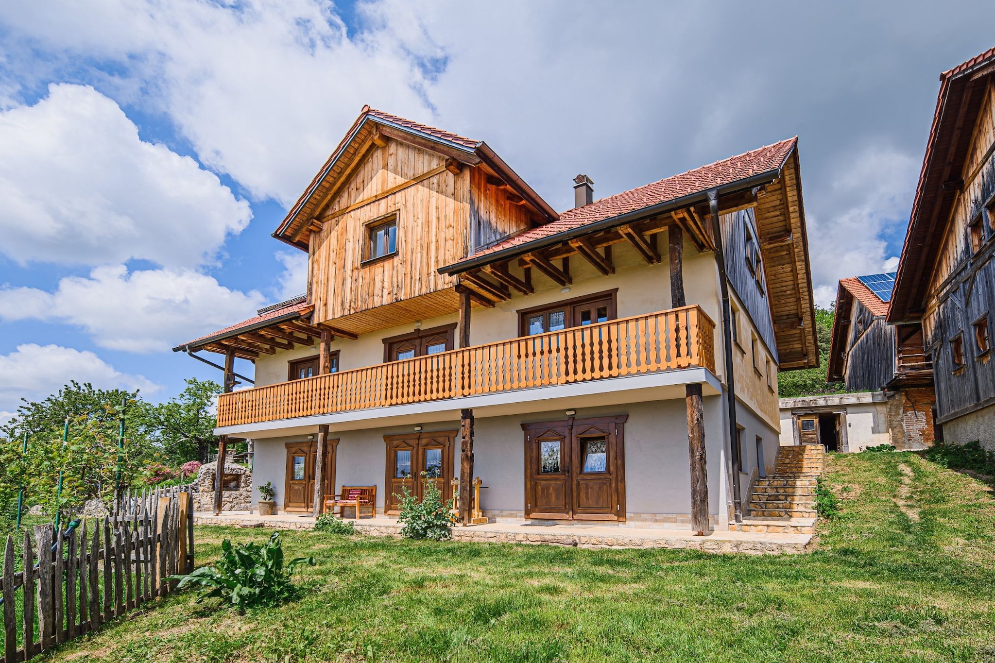 Hidden Authentic Haven Apartments - One Bedroom Apartment with Terrace-Buitenlucht