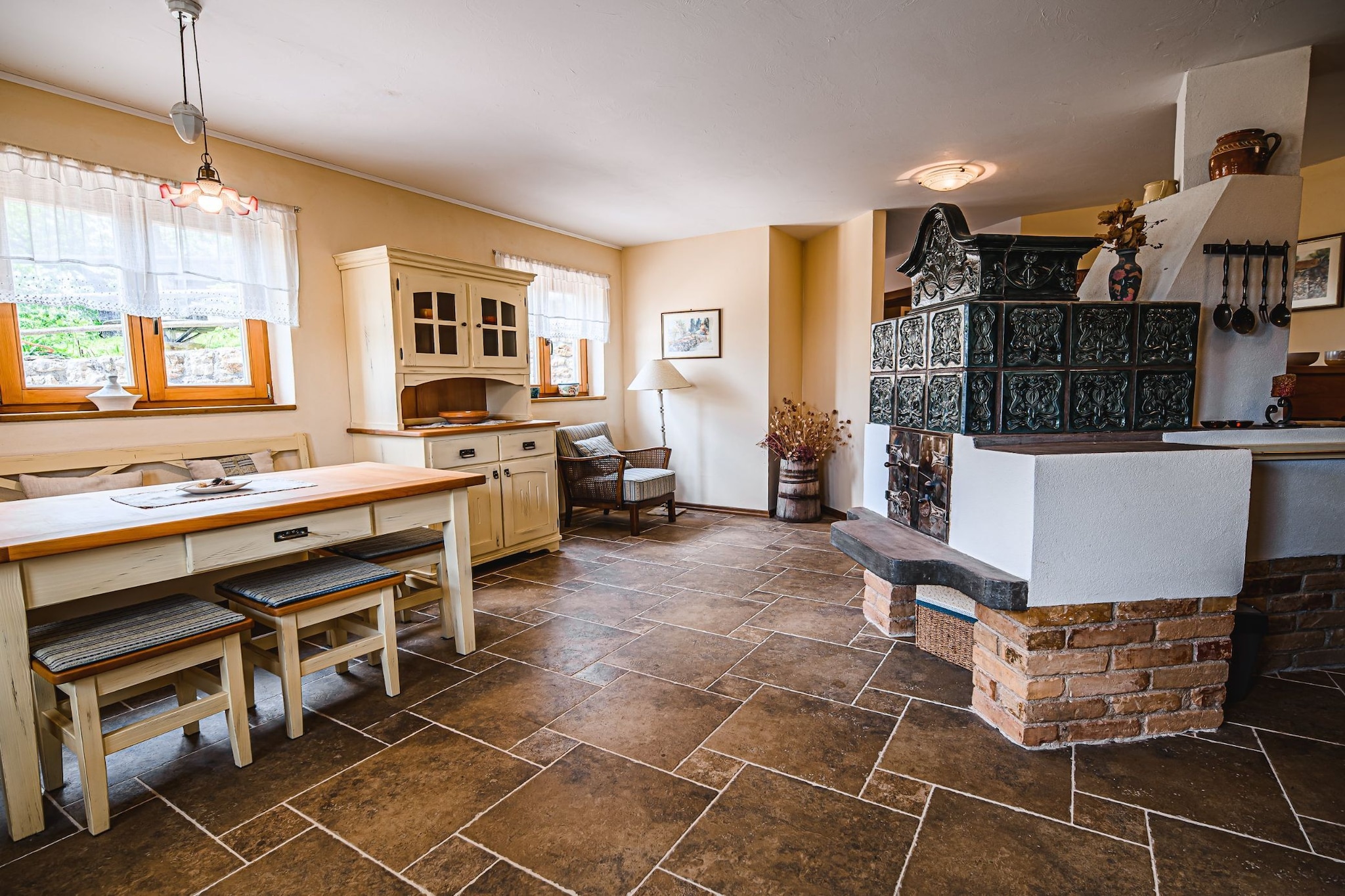 Hidden Authentic Haven Apartments - One Bedroom Apartment with Terrace-Keuken