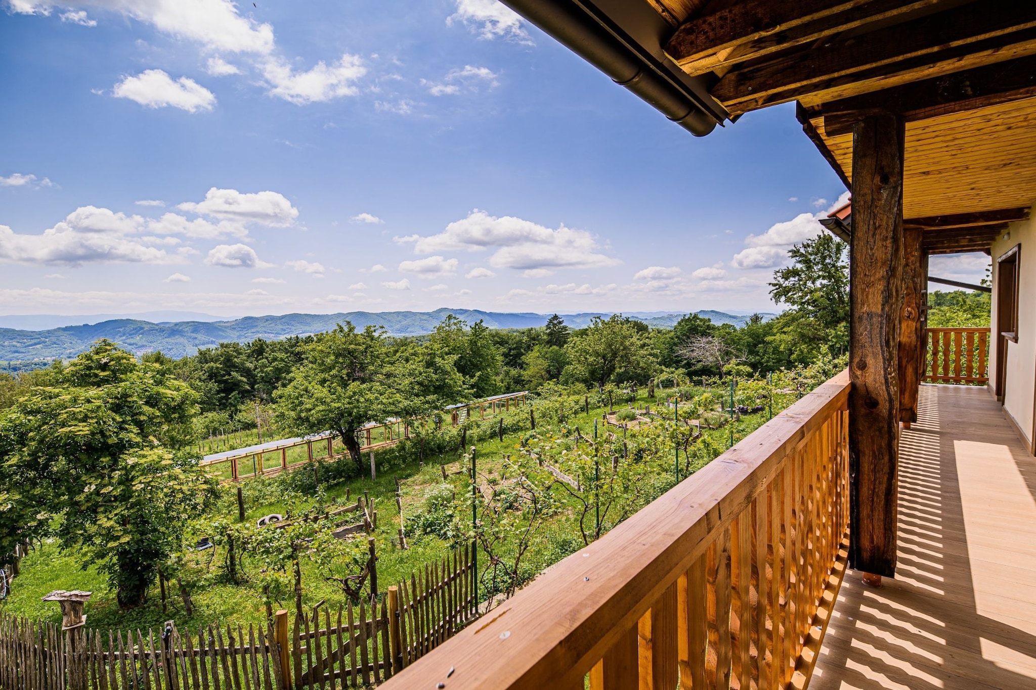 Hidden Authentic Haven Apartments - Two Bedroom Apartment with Balcony-Terrasbalkon