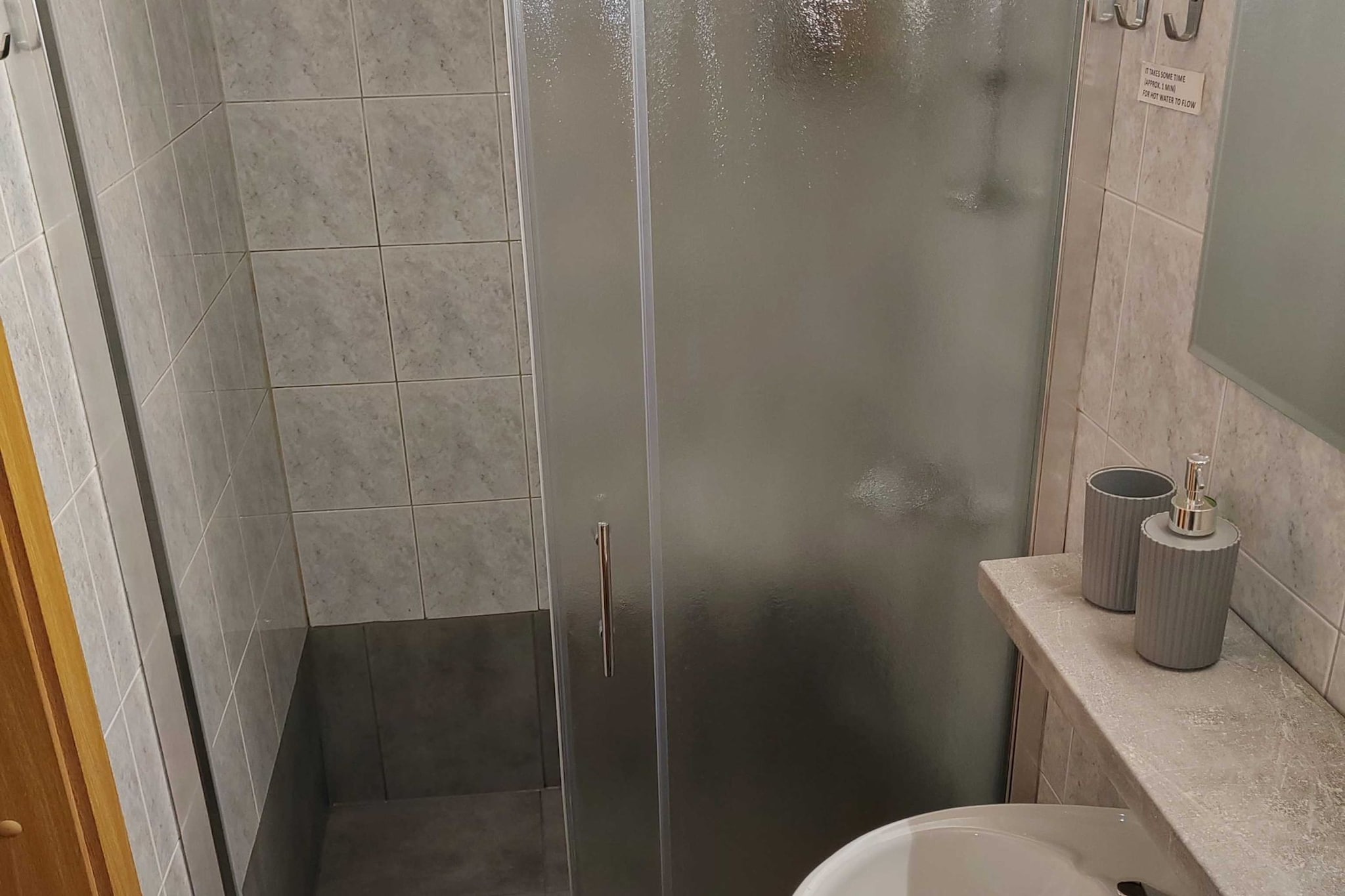 Mountain Vista Cottage with Private Sauna - One Bedroom Cottage-Badkamer