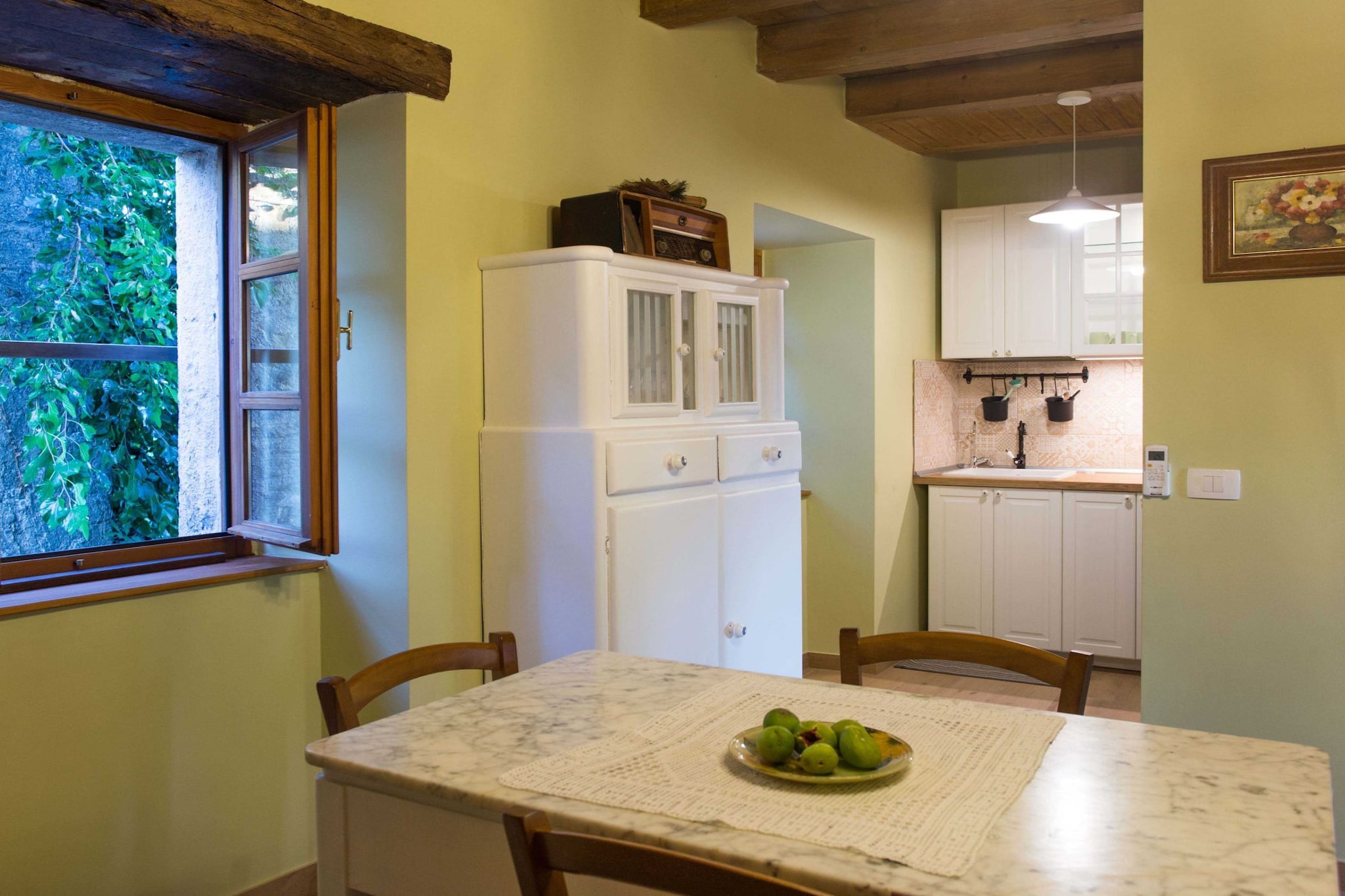 Abitanti Rustic Apartment with Balcony - Two Bedroom Apartment with Balcony