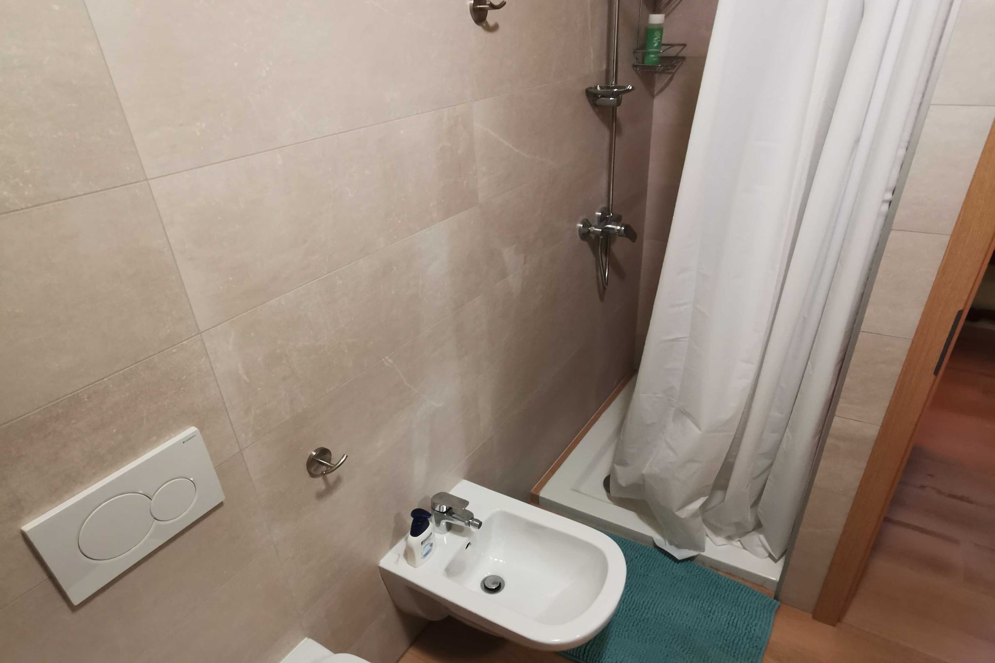 Abitanti Rustic Apartment with Balcony - Two Bedroom Apartment with Balcony-Badkamer