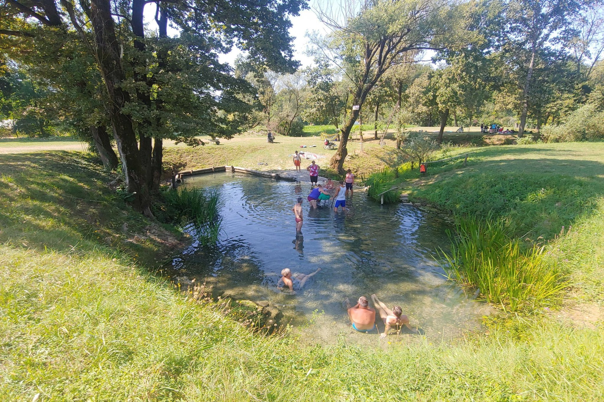 Cozy Luxe Holiday Home with Natural Thermal Bath - Seven Bedroom Holiday Home-Buitenlucht