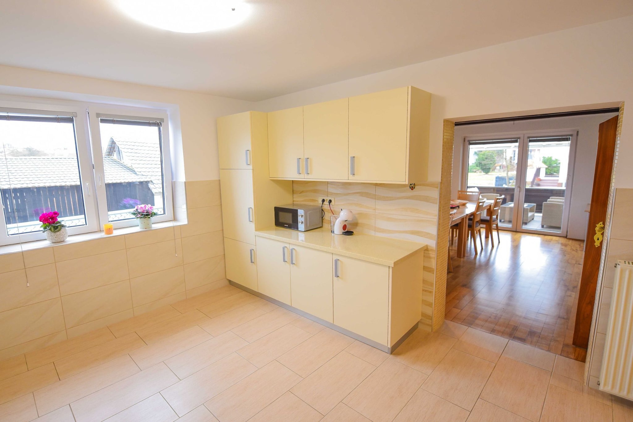 Cozy Luxe Holiday Home with Natural Thermal Bath - Seven Bedroom Holiday Home-Keuken