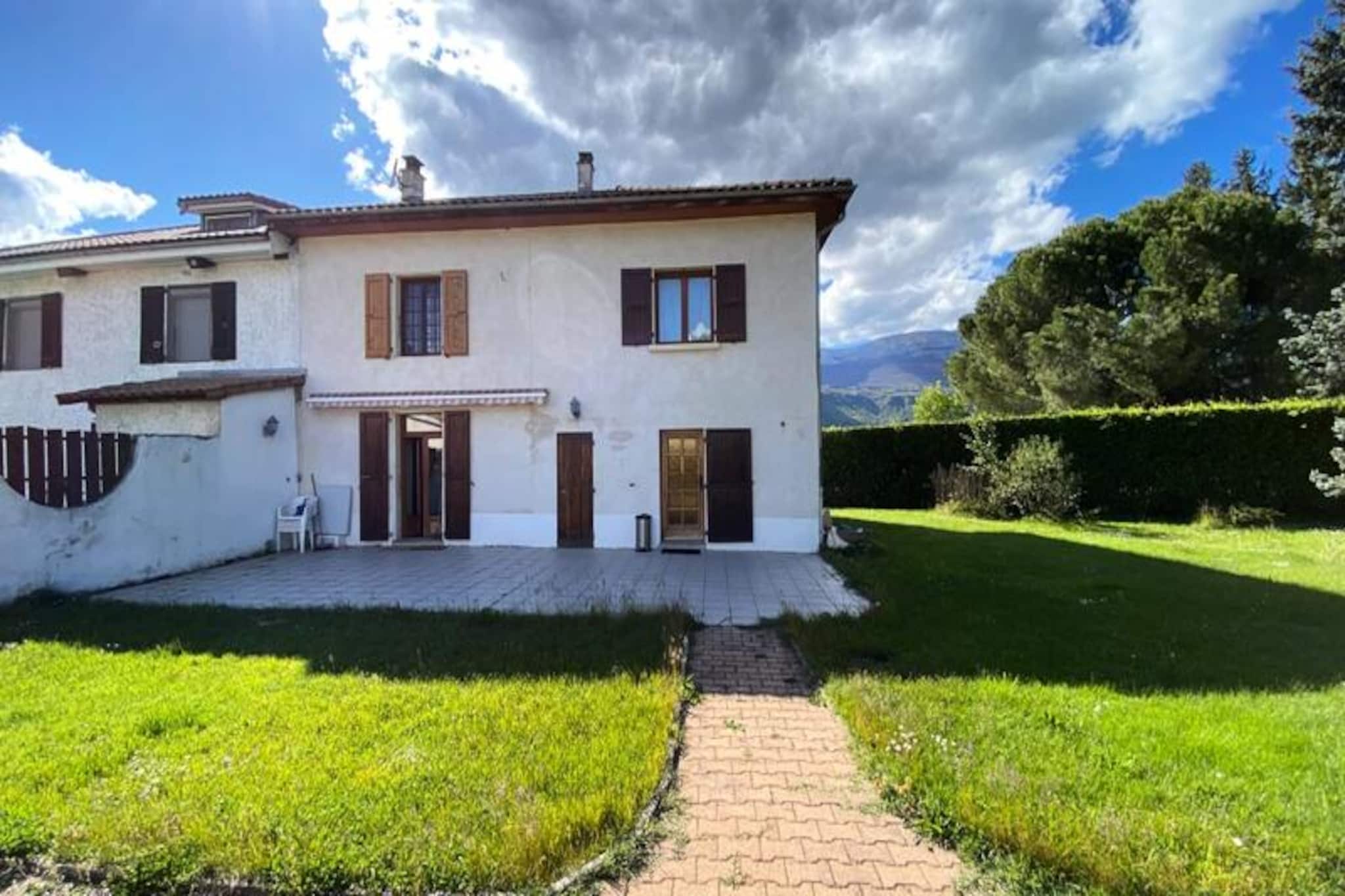 Houses & Villas for 8 People