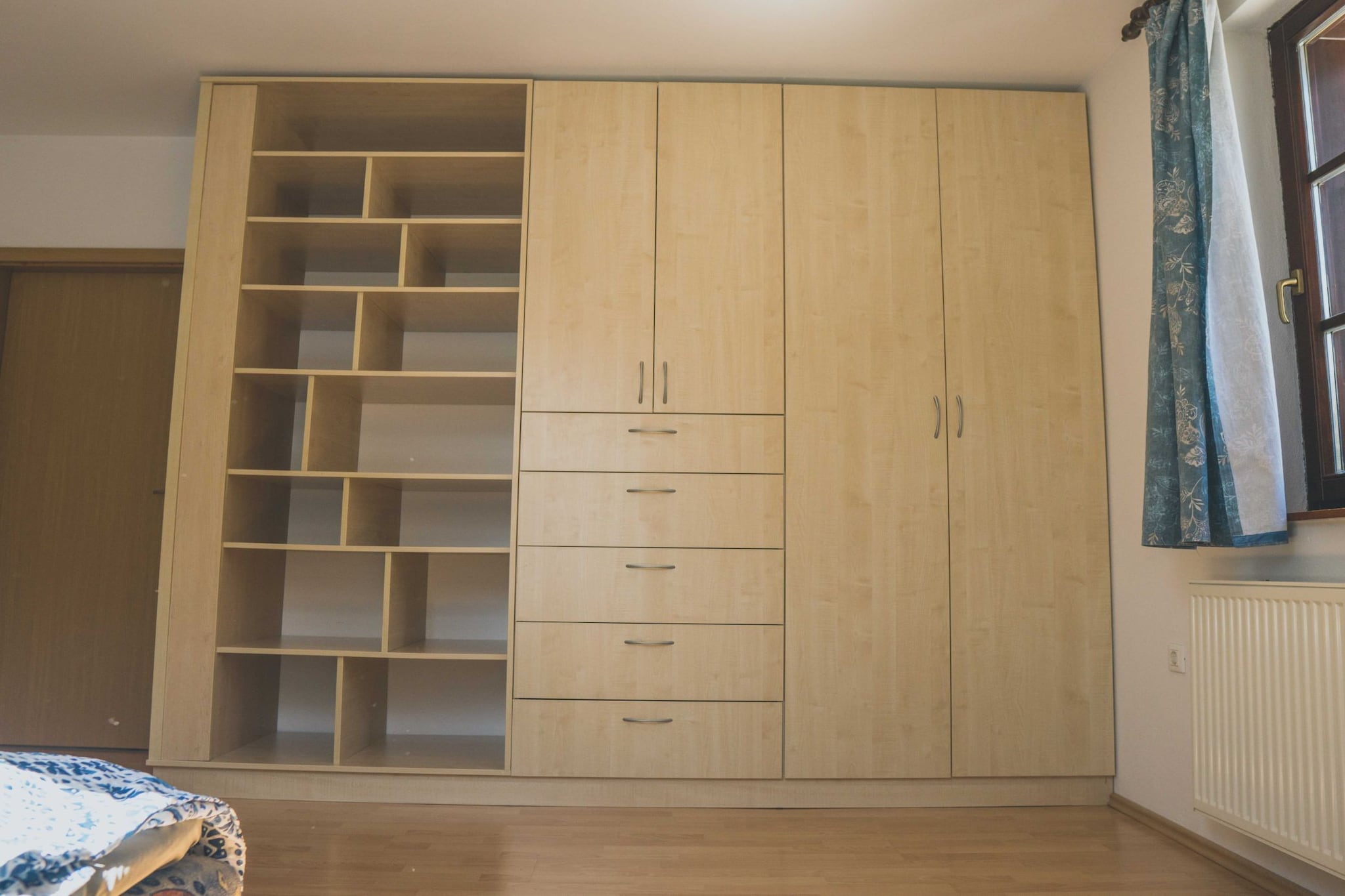 Comfortable Apartment with Mountain View - One Bedroom Apartment-Chambre