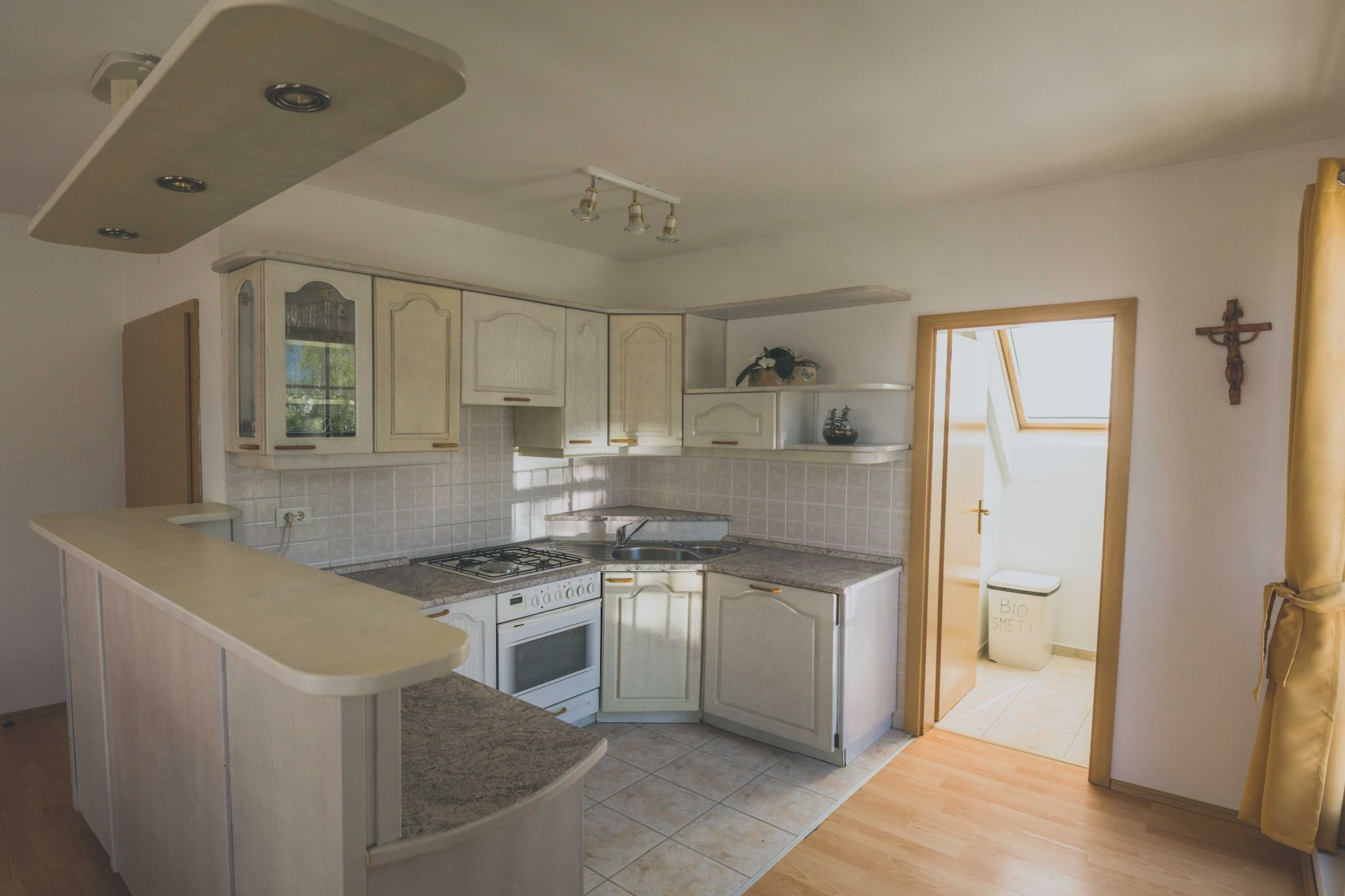 Comfortable Apartment with Mountain View - One Bedroom Apartment-Cuisine