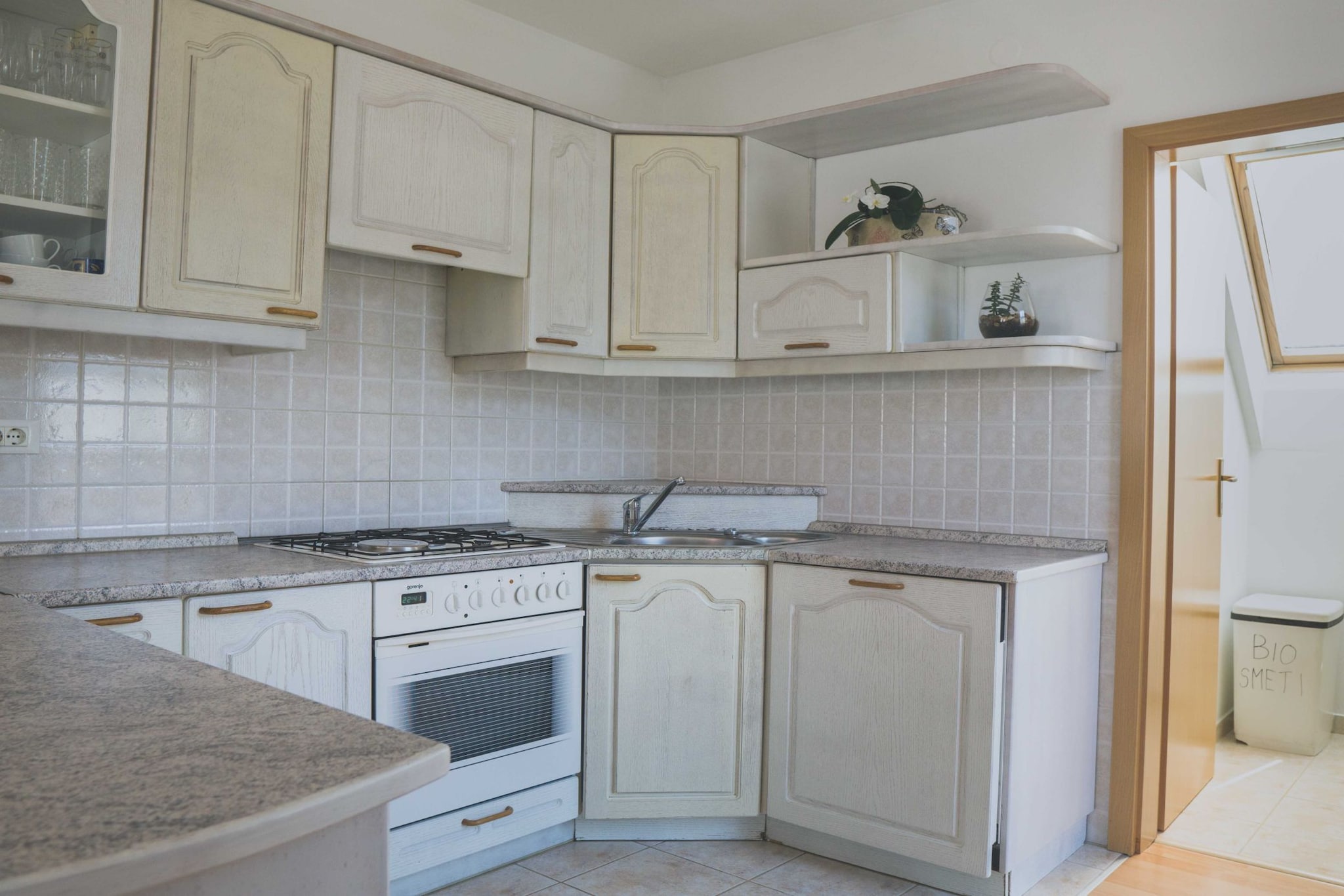 Comfortable Apartment with Mountain View - One Bedroom Apartment-Cuisine