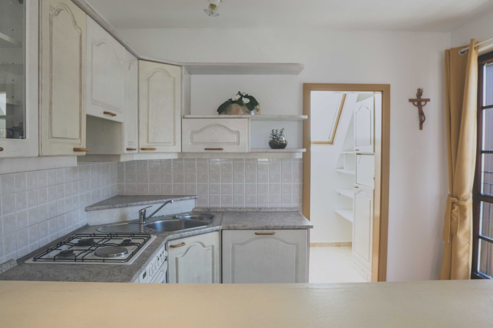 Comfortable Apartment with Mountain View - One Bedroom Apartment-Cuisine