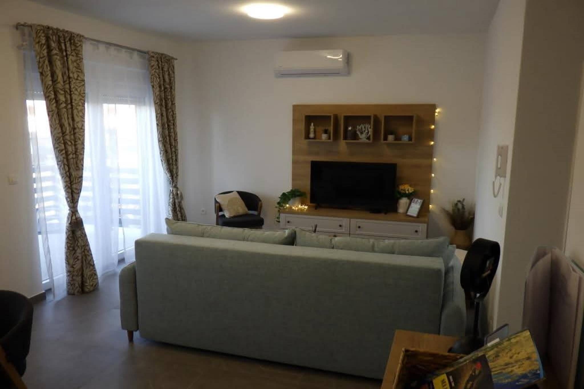 Cozy Apartment Bili - Two Bedroom Apartment-Living room