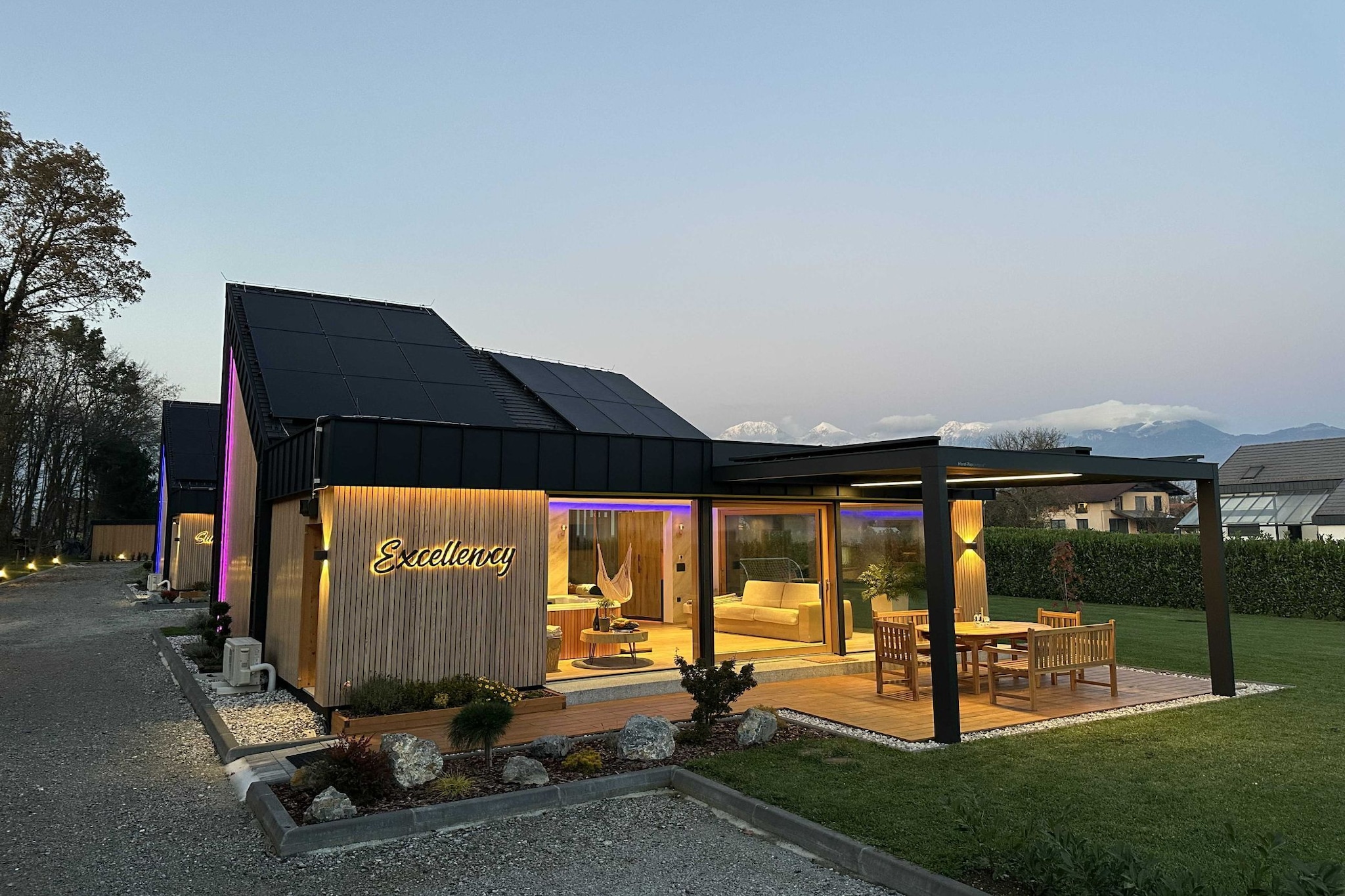 Elegant Warm Bliss Hideaway Escape Lodge - Holiday Home with Hot-Tub and Sauna (owner Excellency)-Outdoor