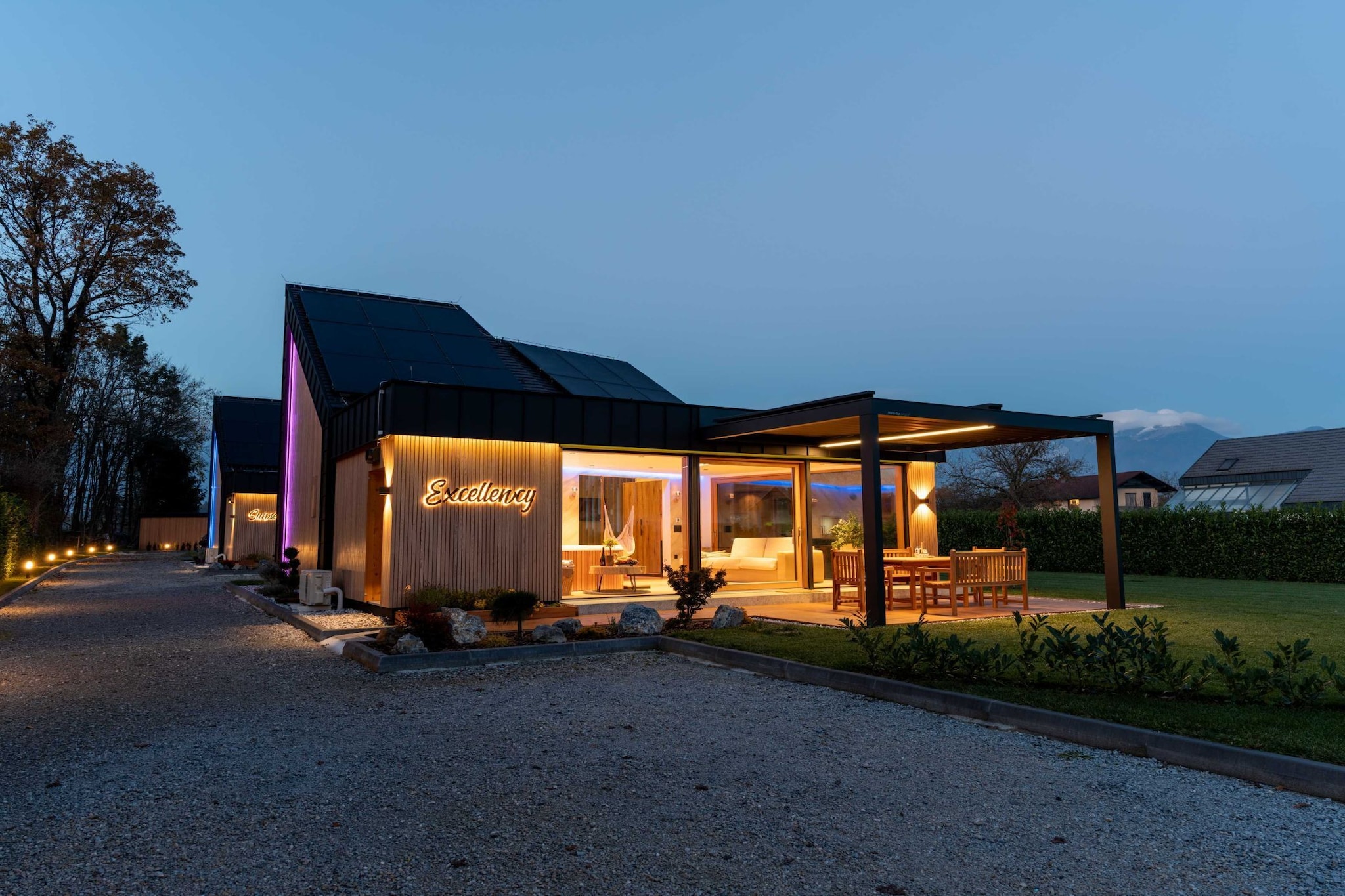 Elegant Warm Bliss Hideaway Escape Lodge - Holiday Home with Hot-Tub and Sauna (owner Excellency)-Outdoor