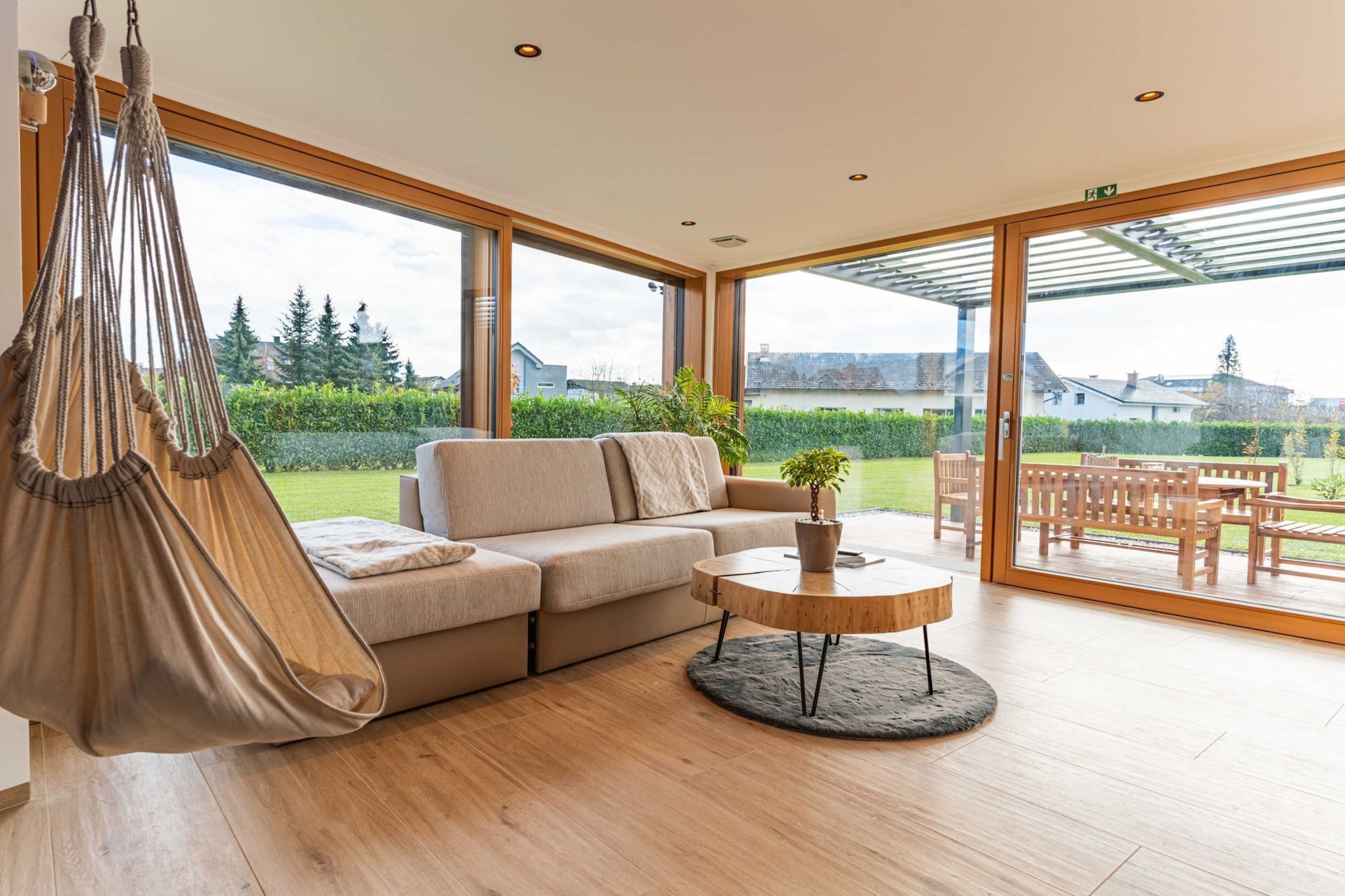 Elegant Warm Bliss Hideaway Escape Lodge - Holiday Home with Hot-Tub and Sauna (owner Excellency)