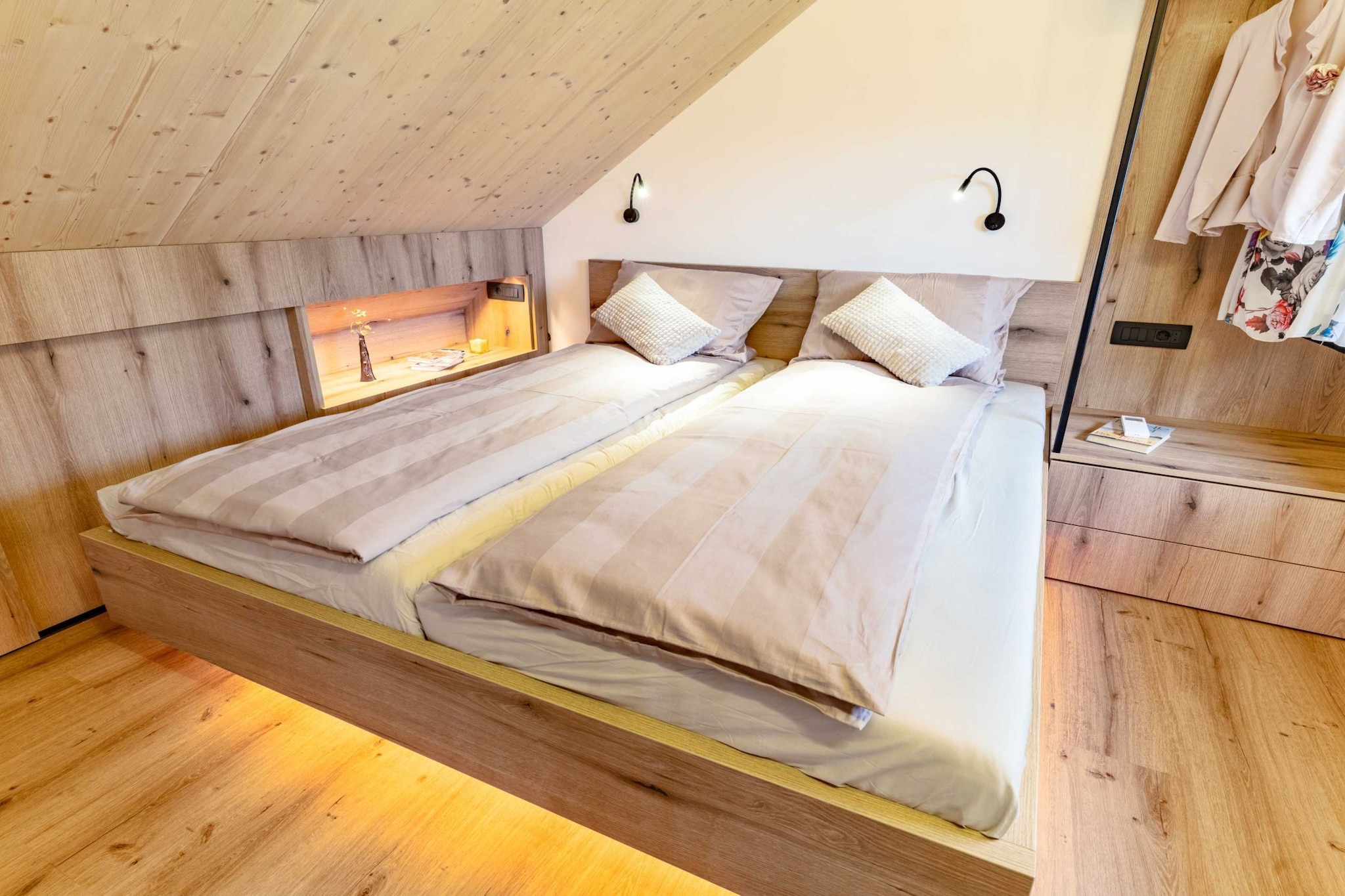 Elegant Warm Bliss Hideaway Escape Lodge - Holiday Home with Hot-Tub and Sauna (owner Excellency)-Bedroom