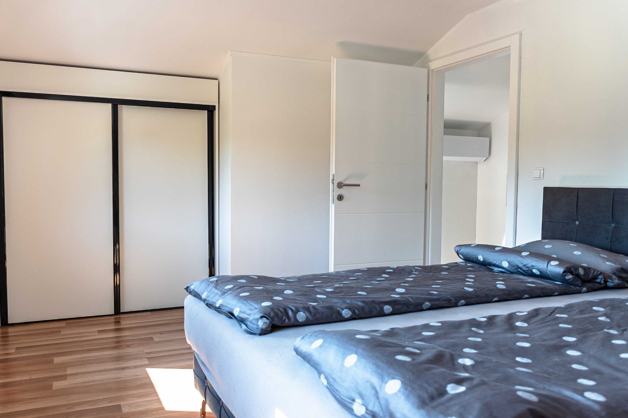 Tranquil Luxe Thermal Escape Mobile Home - Classic Mobile Home with Terrace  (owner 4063)-Slaapkamer