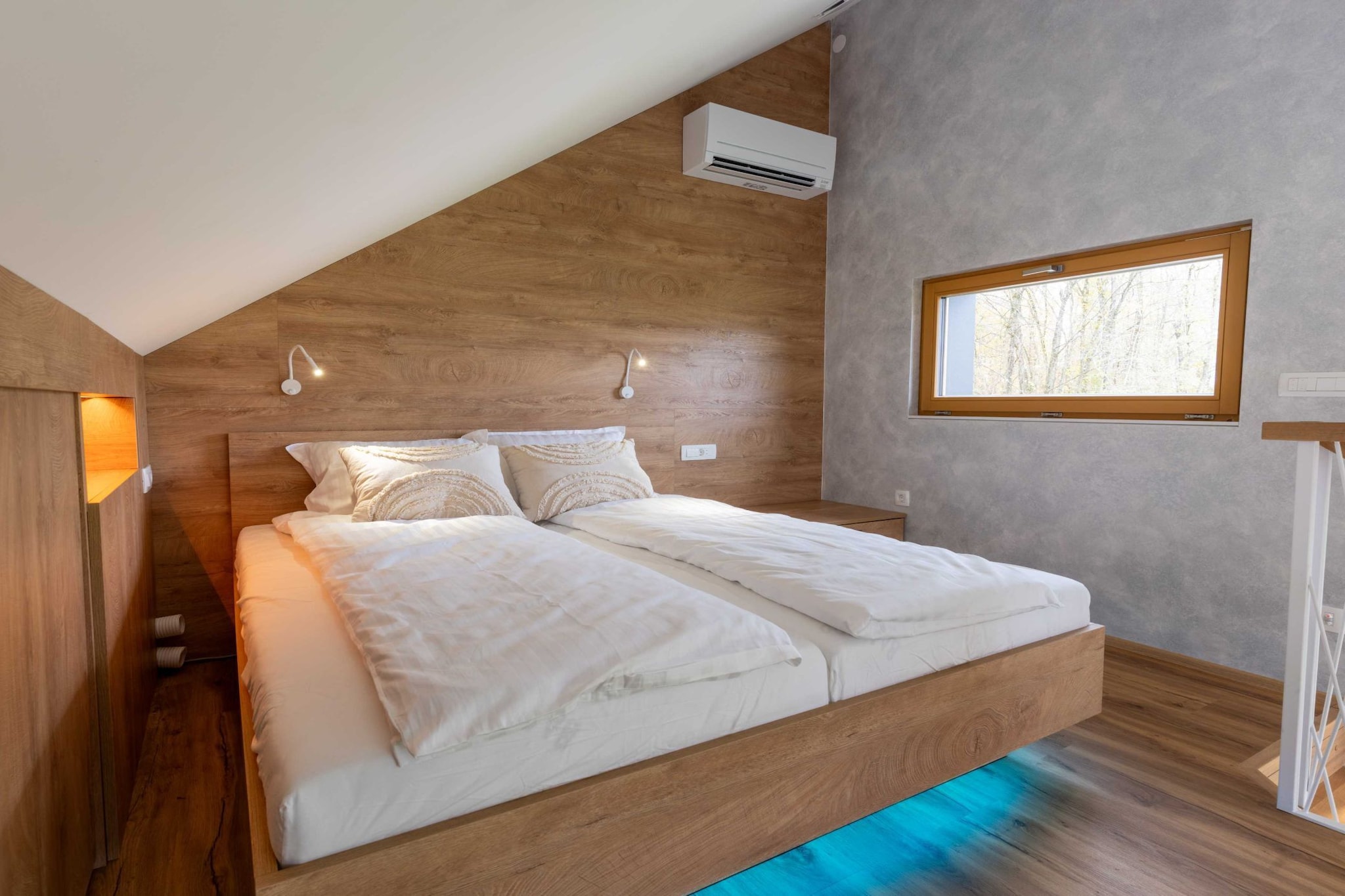 Elegant Warm Bliss Hideaway Escape Lodge - Holiday Home with Hot-Tub (owner Sunset)-Bedroom