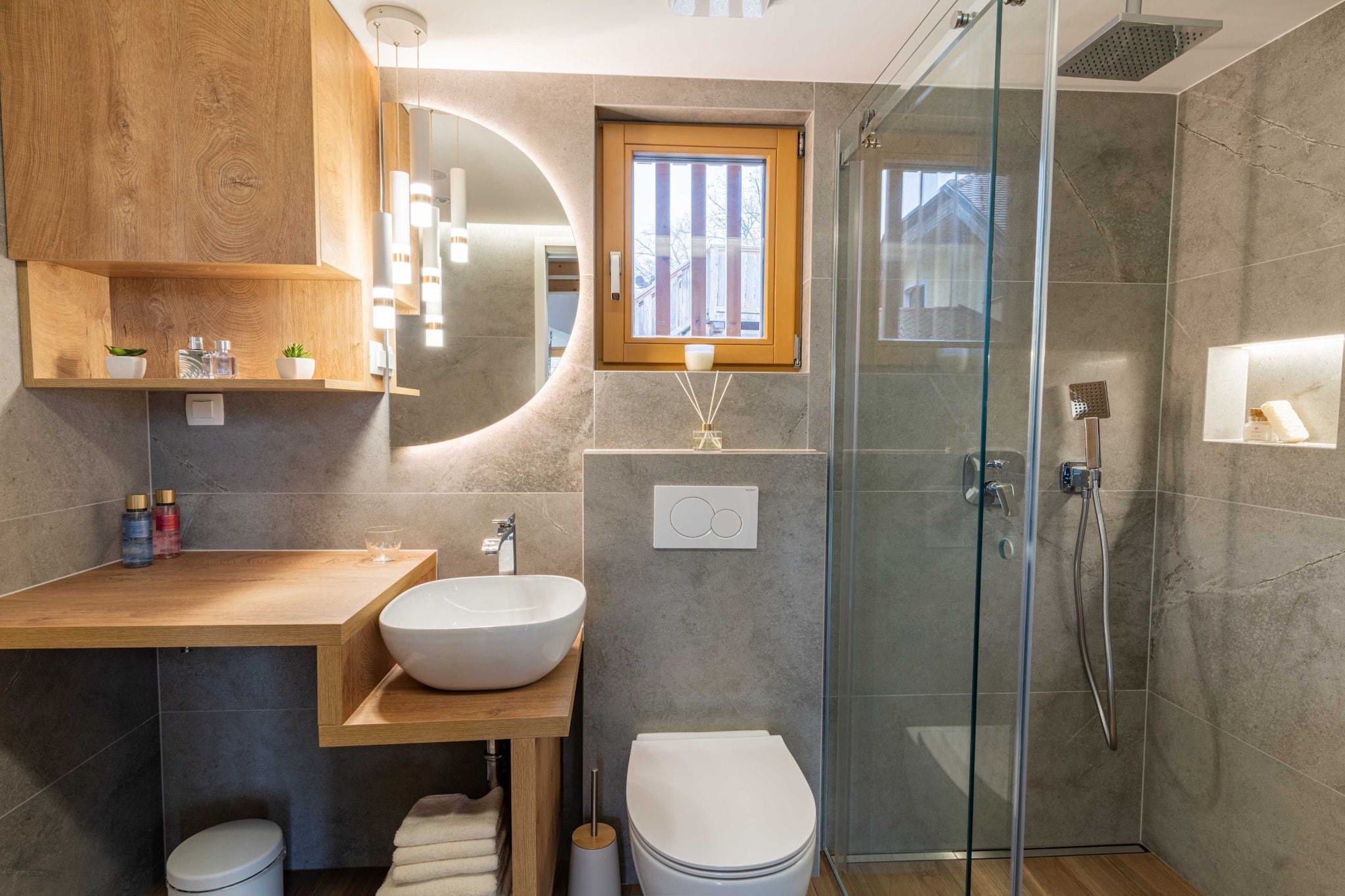 Elegant Warm Bliss Hideaway Escape Lodge - Holiday Home with Hot-Tub (owner Sunset)-Bathroom
