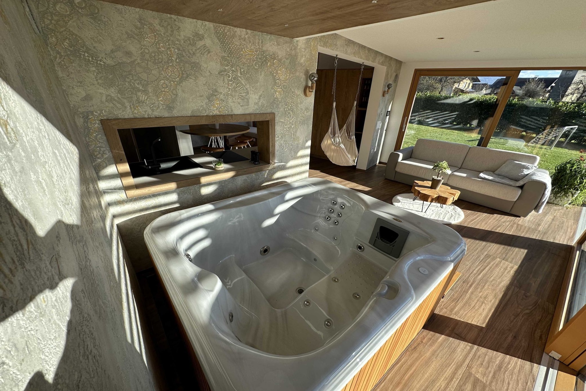 Elegant Warm Bliss Hideaway Escape Lodge - Holiday Home with Hot-Tub (owner Sunset)-Spa