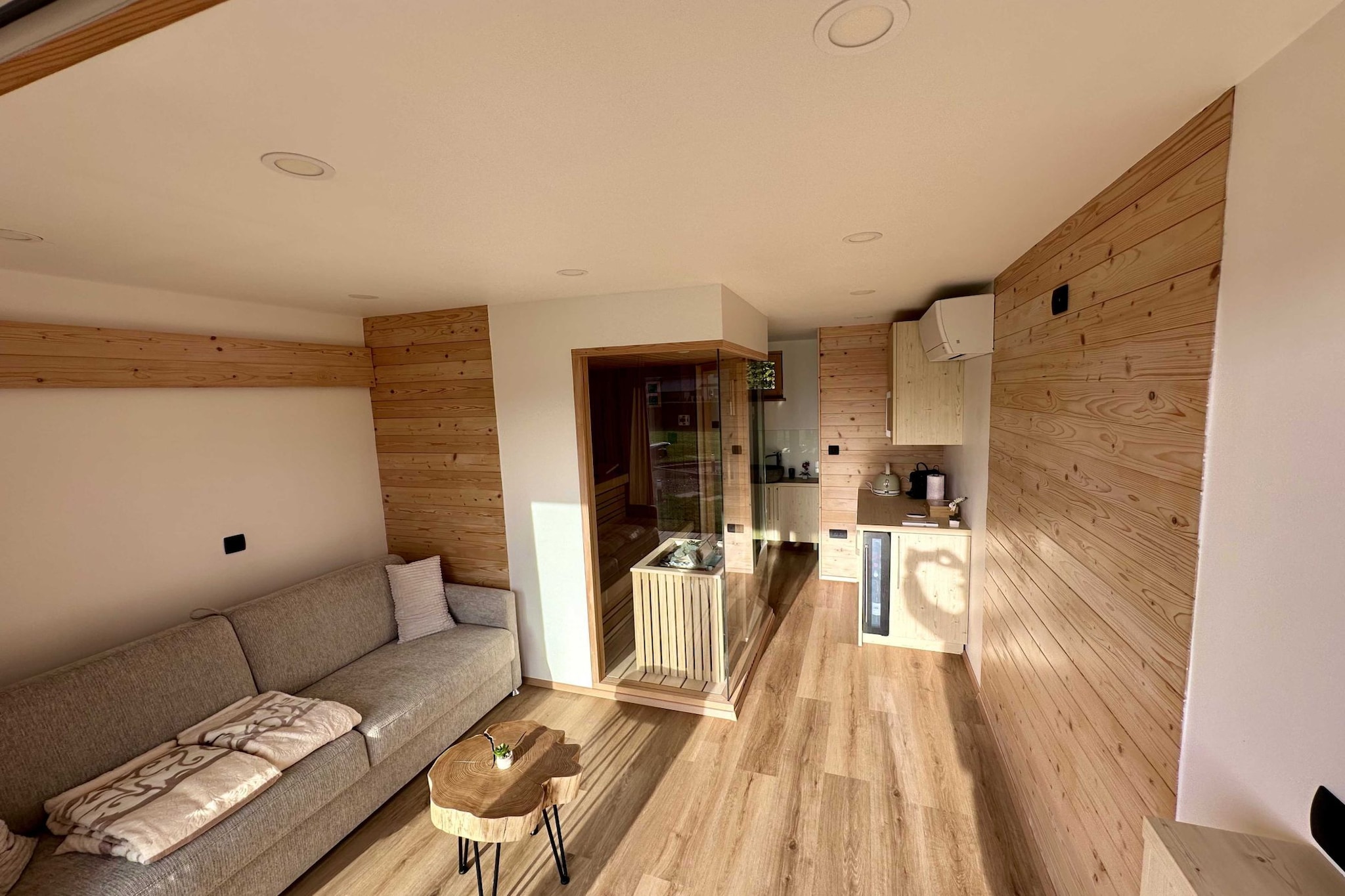 Elegant Warm Bliss Hideaway Escape Lodge - Glamping (owner Desiree)-Living room