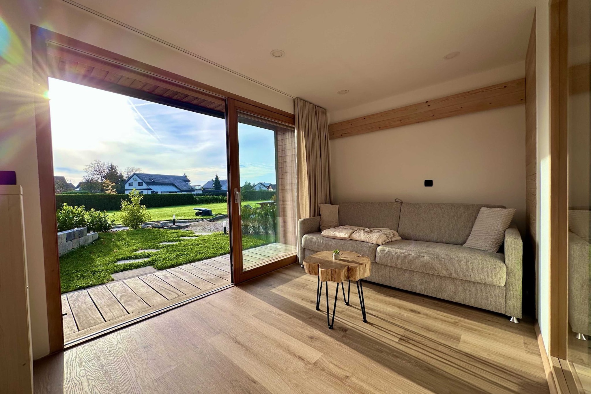 Elegant Warm Bliss Hideaway Escape Lodge - Glamping (owner Desiree)-Living room