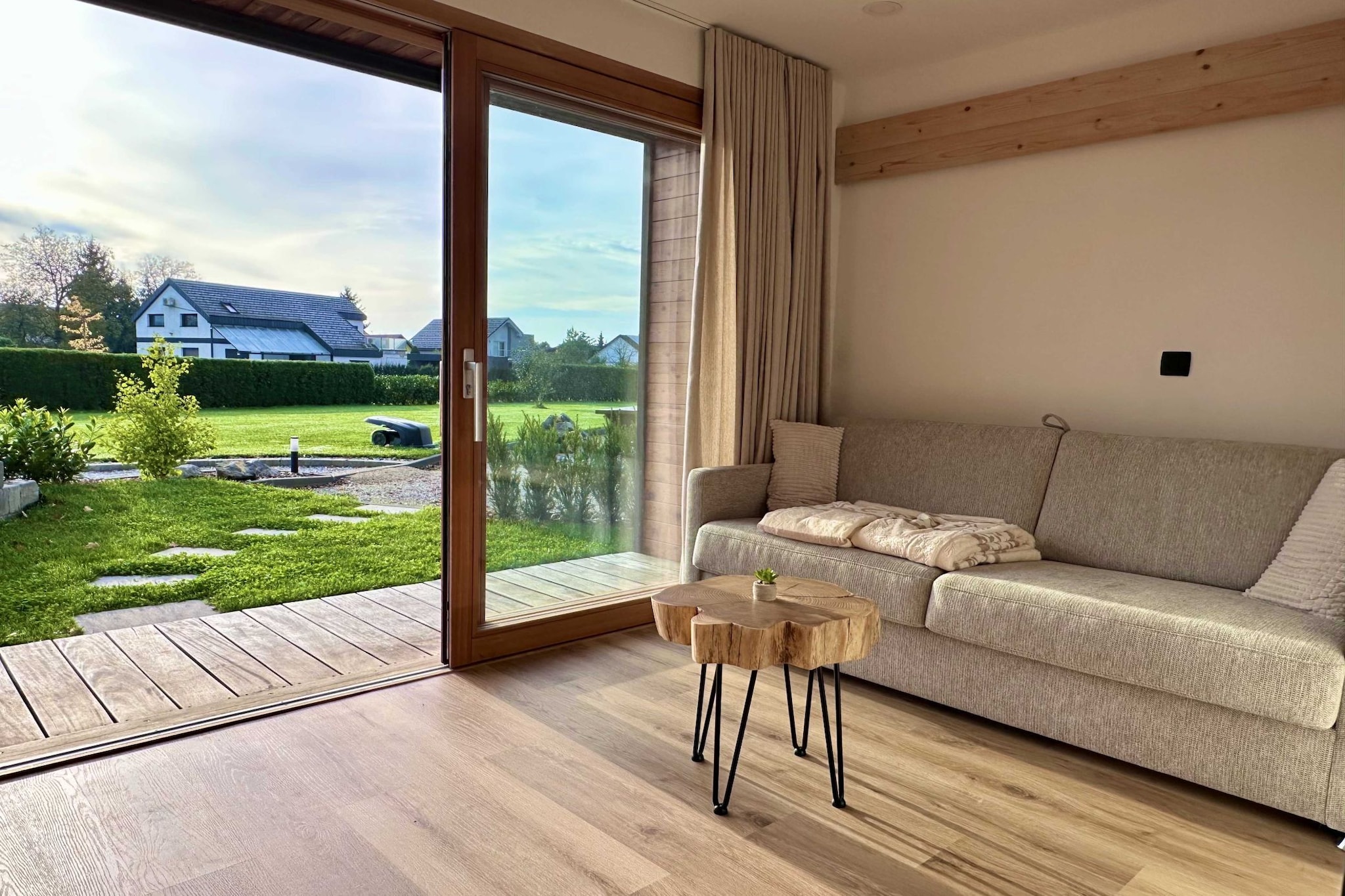 Elegant Warm Bliss Hideaway Escape Lodge - Glamping (owner Desiree)-Living room