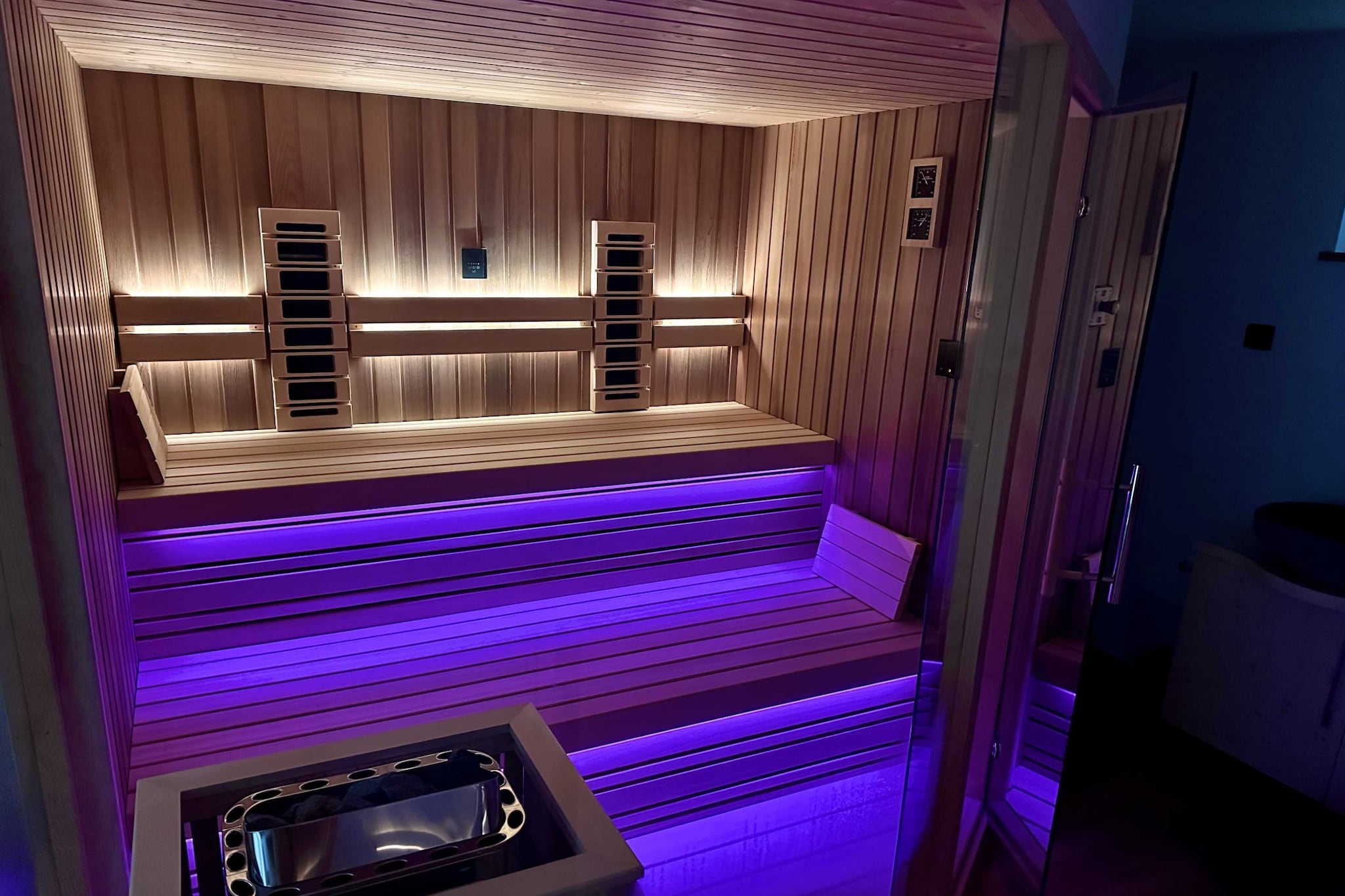 Elegant Warm Bliss Hideaway Escape Lodge - Glamping (owner Desiree)-Sauna