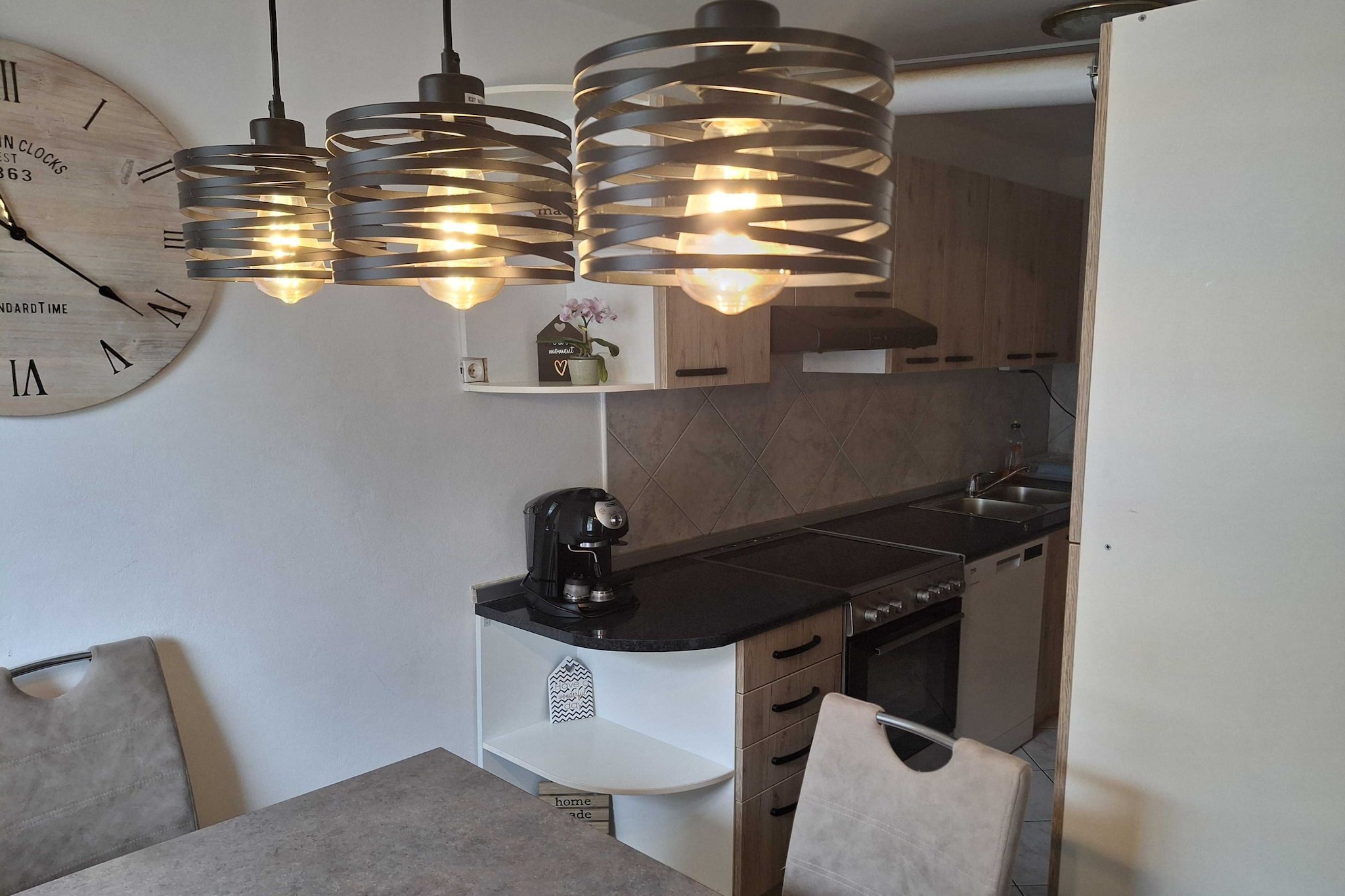 Luce Hilltop Cozy Apartment - Two Bedroom Apartment-Cuisine
