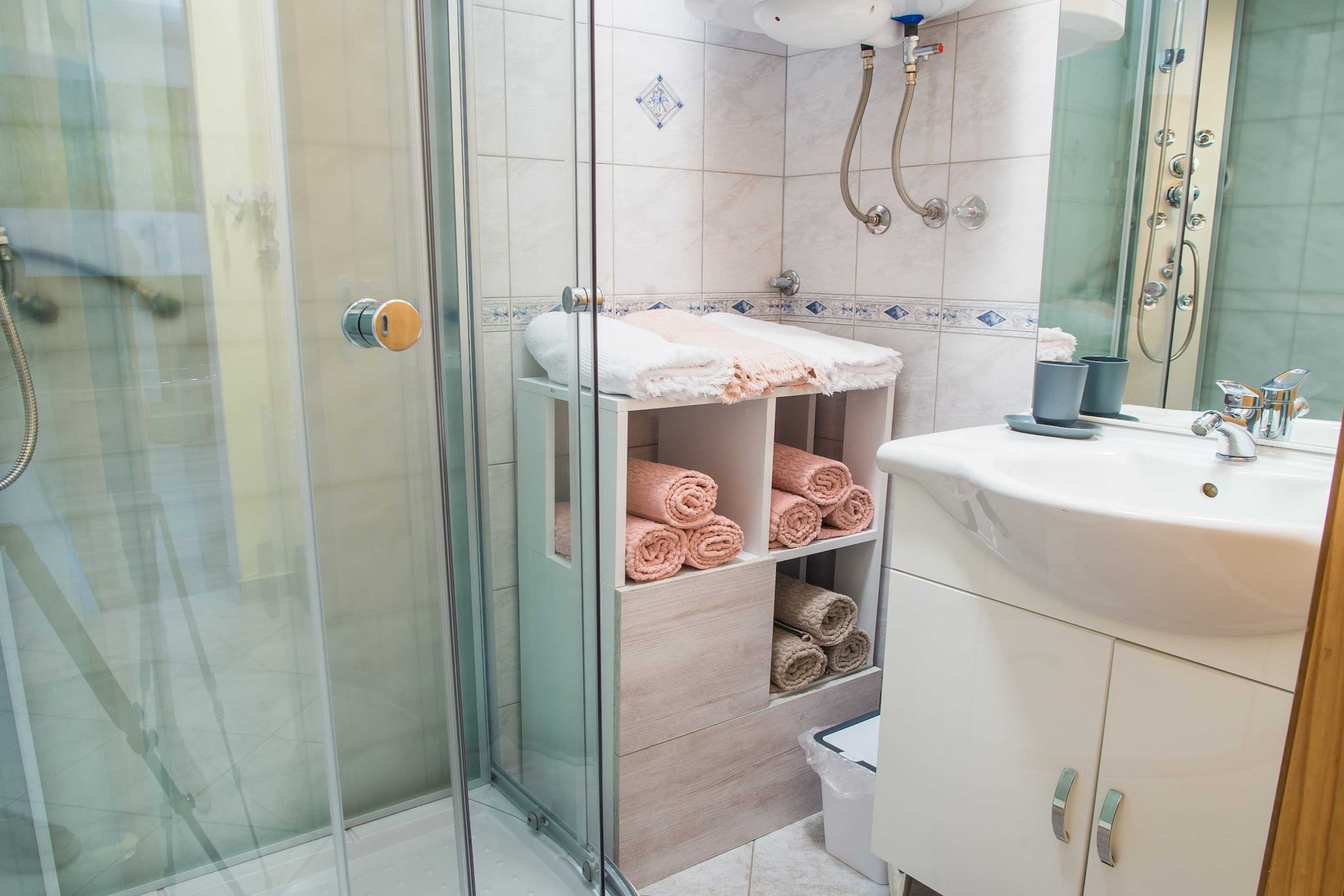 Luce Hilltop Cozy Apartment - Two Bedroom Apartment-Salle de bain