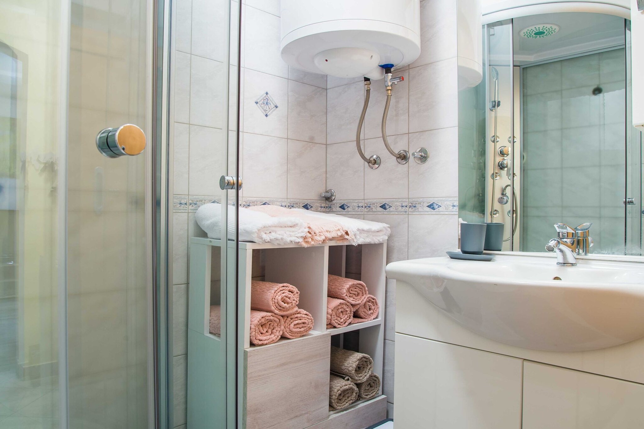 Luce Hilltop Cozy Apartment - Two Bedroom Apartment-Salle de bain