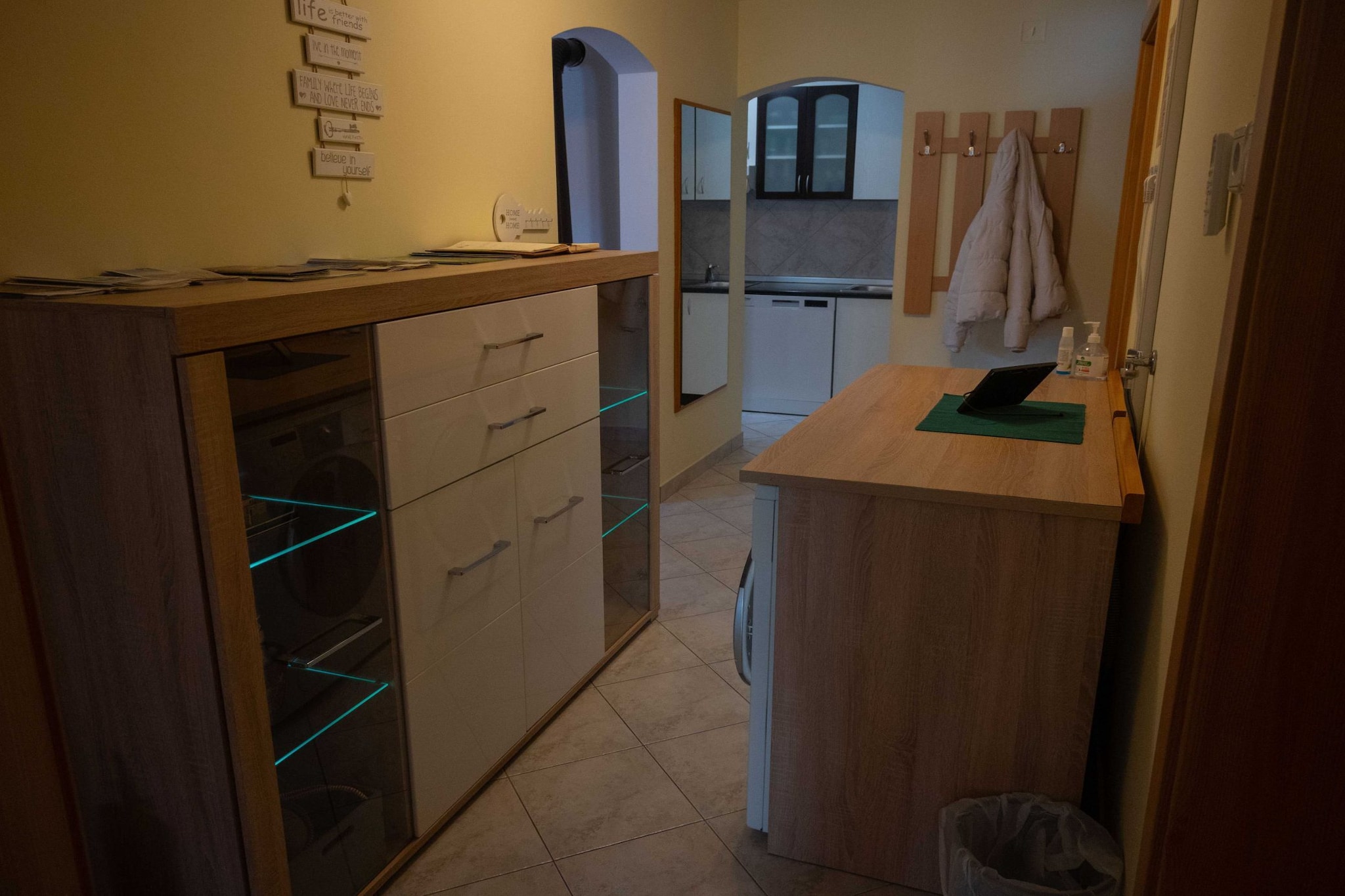 Luce Hilltop Cozy Apartment - Two Bedroom Apartment-Intérieur