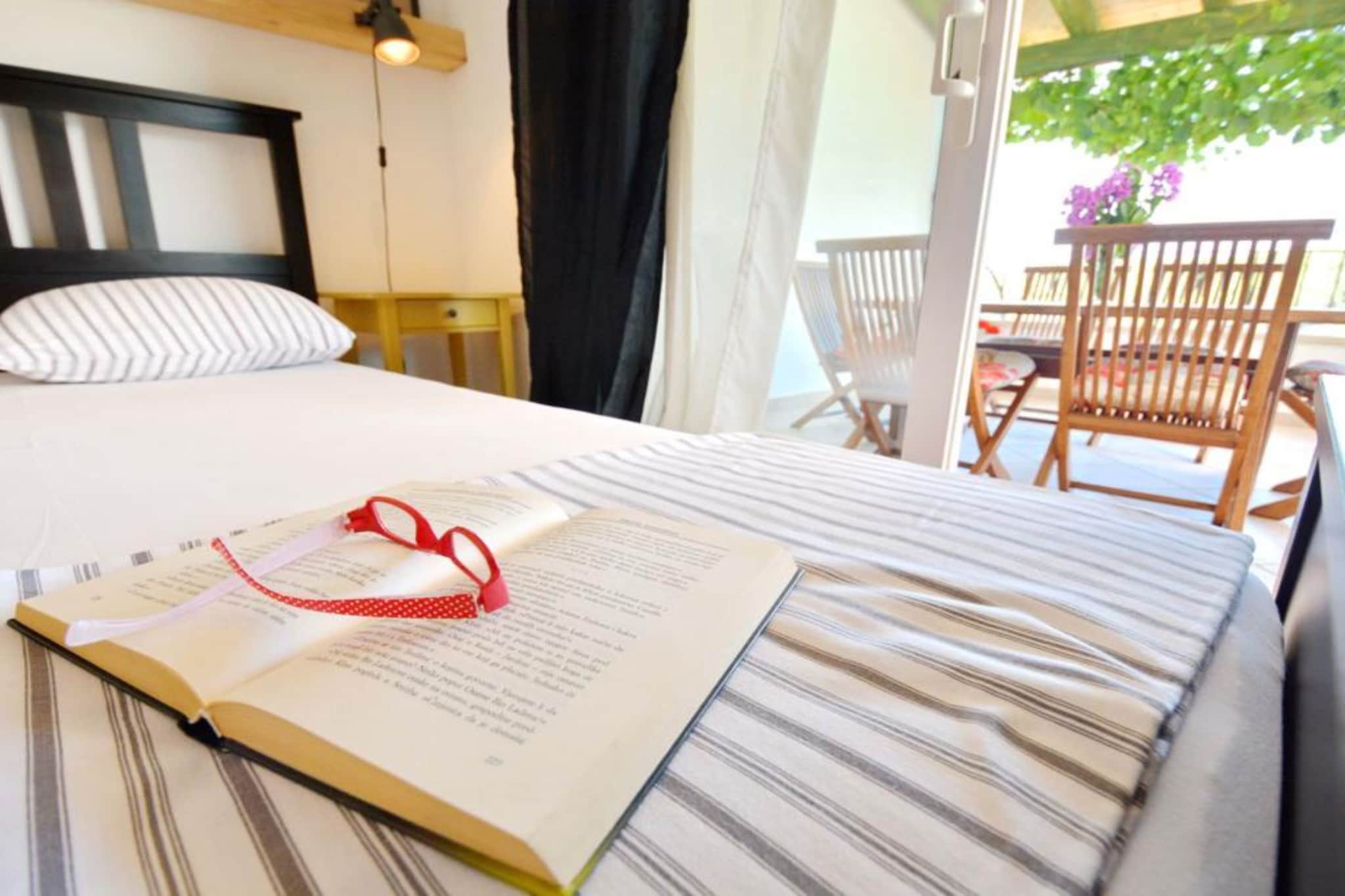 Two-Bedroom Apartment (Maslina)-Schlafzimmer