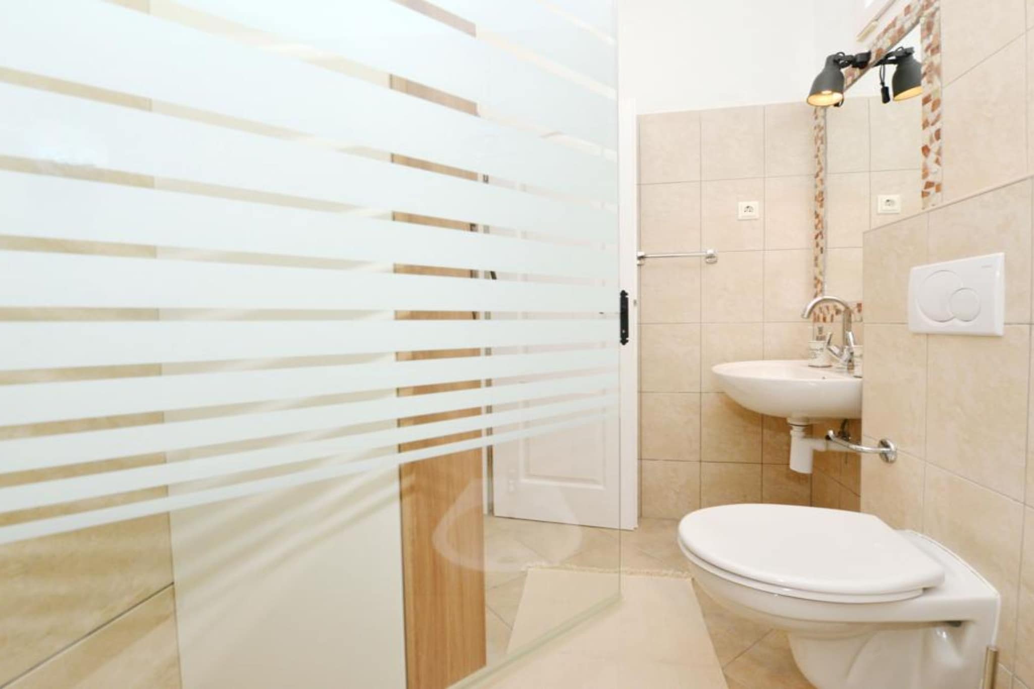 Two-Bedroom Apartment (Maslina)-Badezimmer