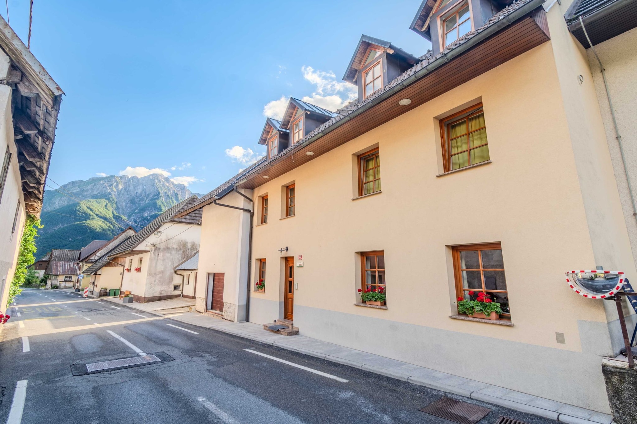Log pod Mangartom Amazing Apartment with Balcony - One Bedroom Apartment with Balcony-Extérieur