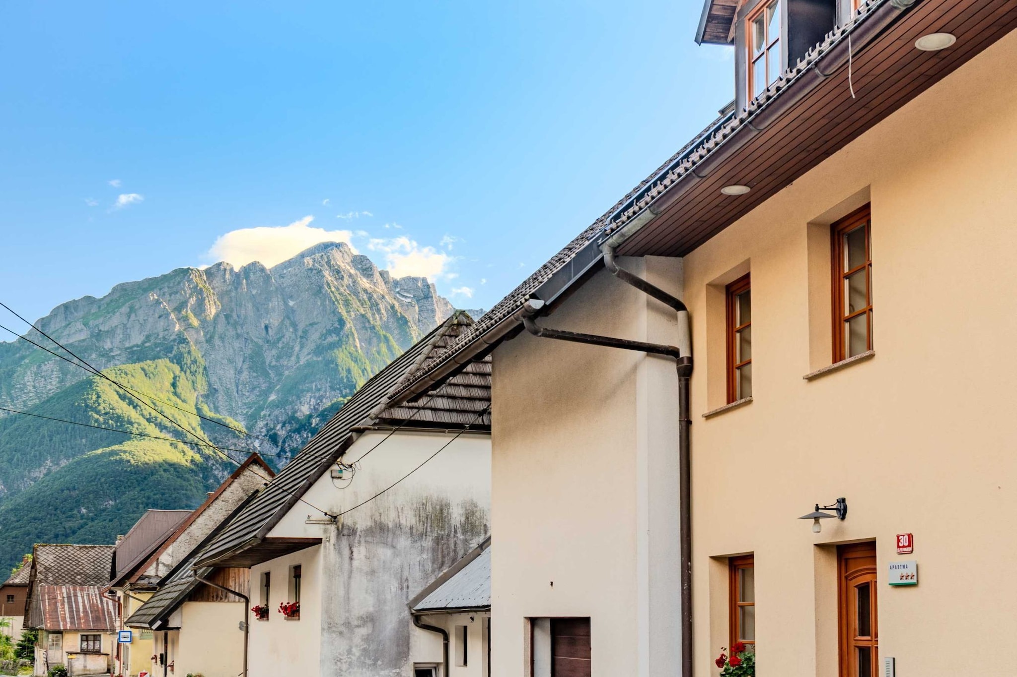 Log pod Mangartom Amazing Apartment with Balcony - One Bedroom Apartment with Balcony-Extérieur