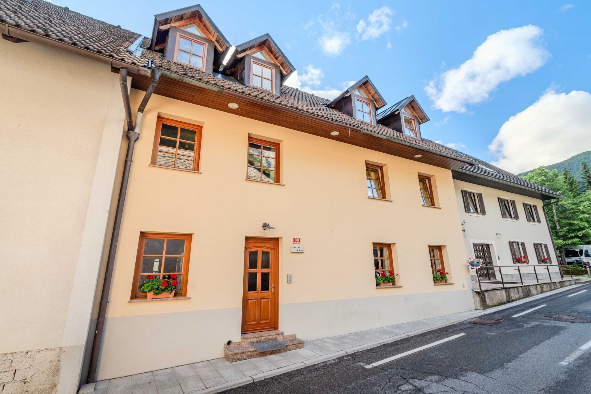 Log pod Mangartom Amazing Apartment with Balcony - One Bedroom Apartment with Balcony-Extérieur