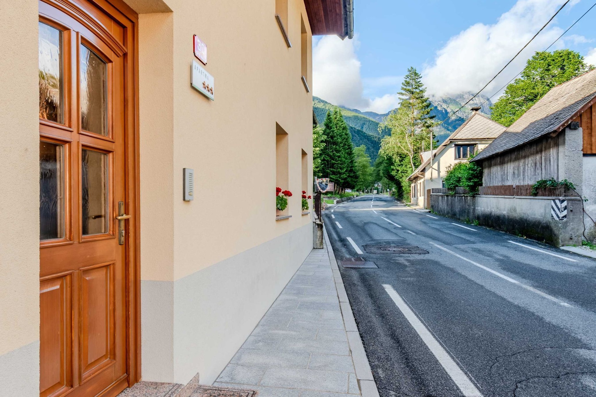 Log pod Mangartom Amazing Apartment with Balcony - One Bedroom Apartment with Balcony-Extérieur