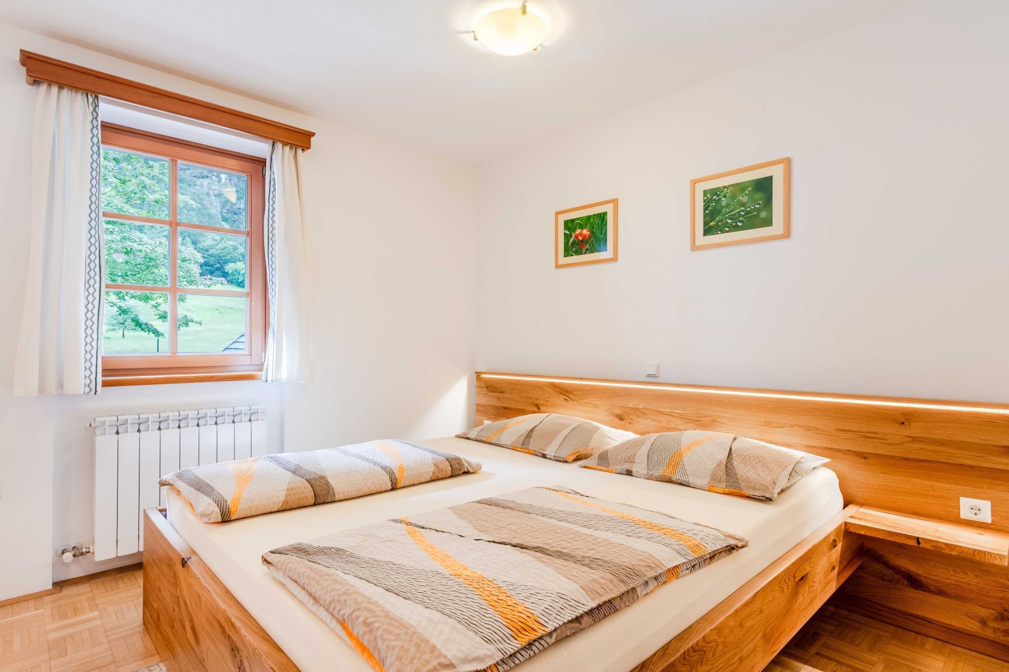 Log pod Mangartom Amazing Apartment with Balcony - One Bedroom Apartment with Balcony-Chambre