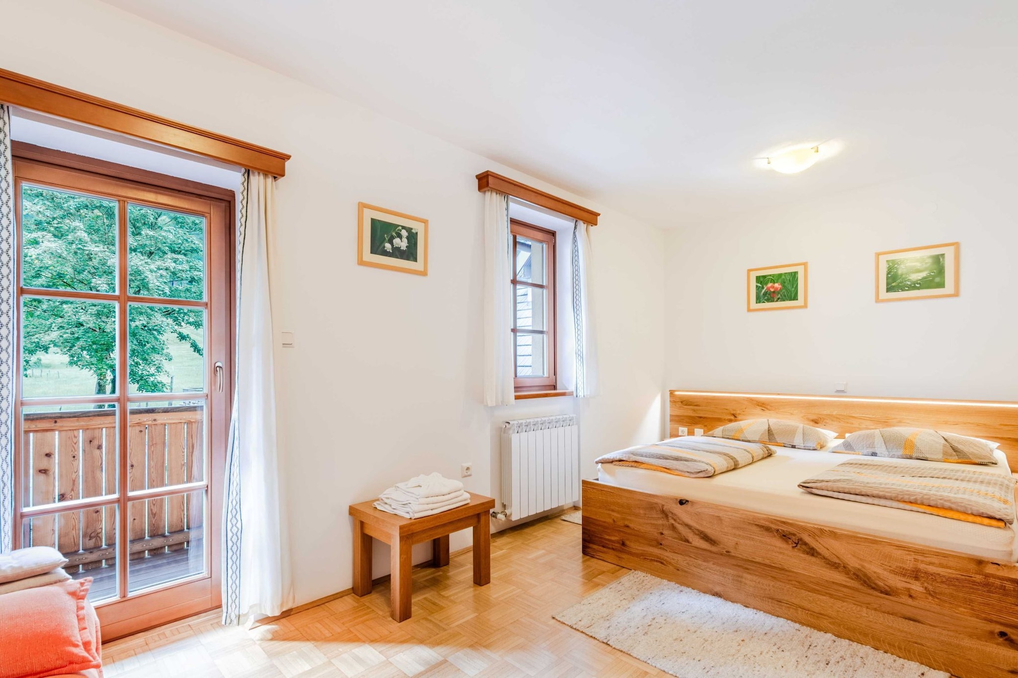 Log pod Mangartom Amazing Apartment with Balcony - One Bedroom Apartment with Balcony-Chambre