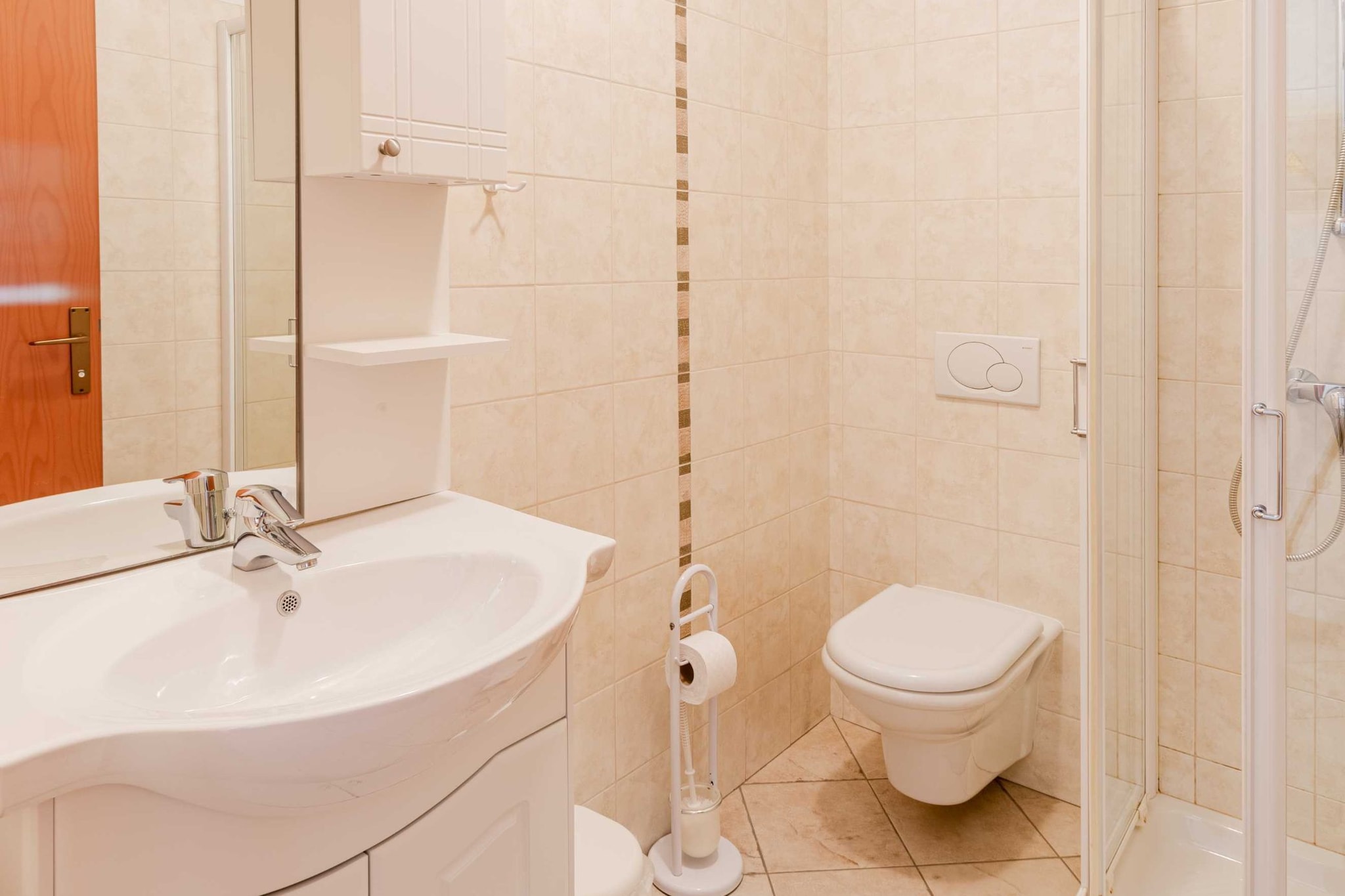 Log pod Mangartom Amazing Apartment with Balcony - One Bedroom Apartment with Balcony-Salle de bain