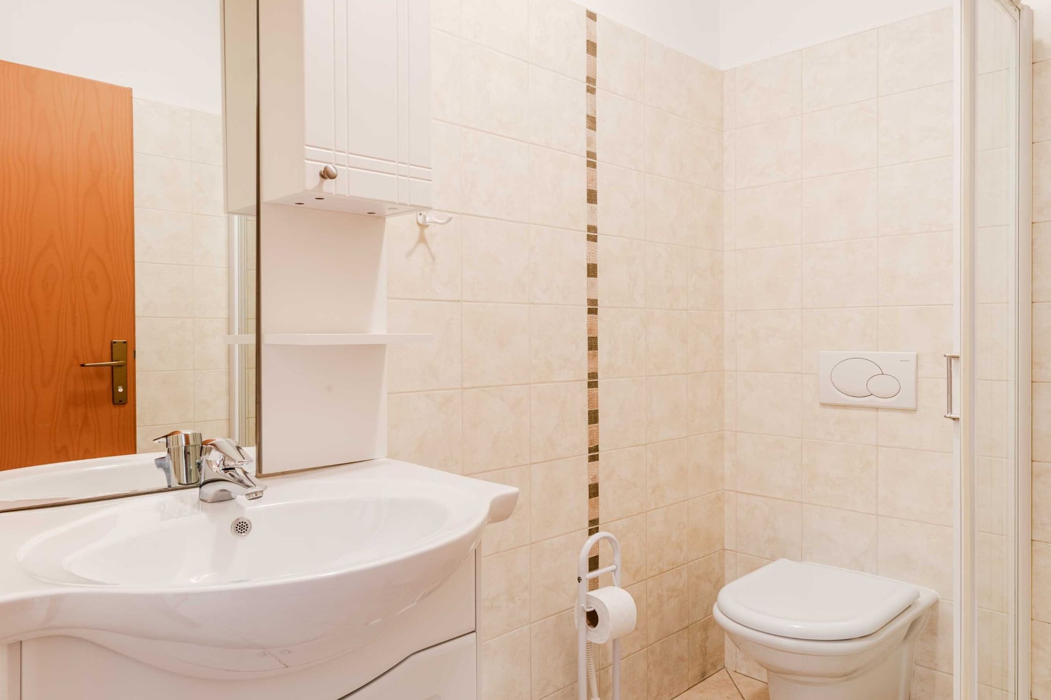 Log pod Mangartom Amazing Apartment with Balcony - One Bedroom Apartment with Balcony-Salle de bain