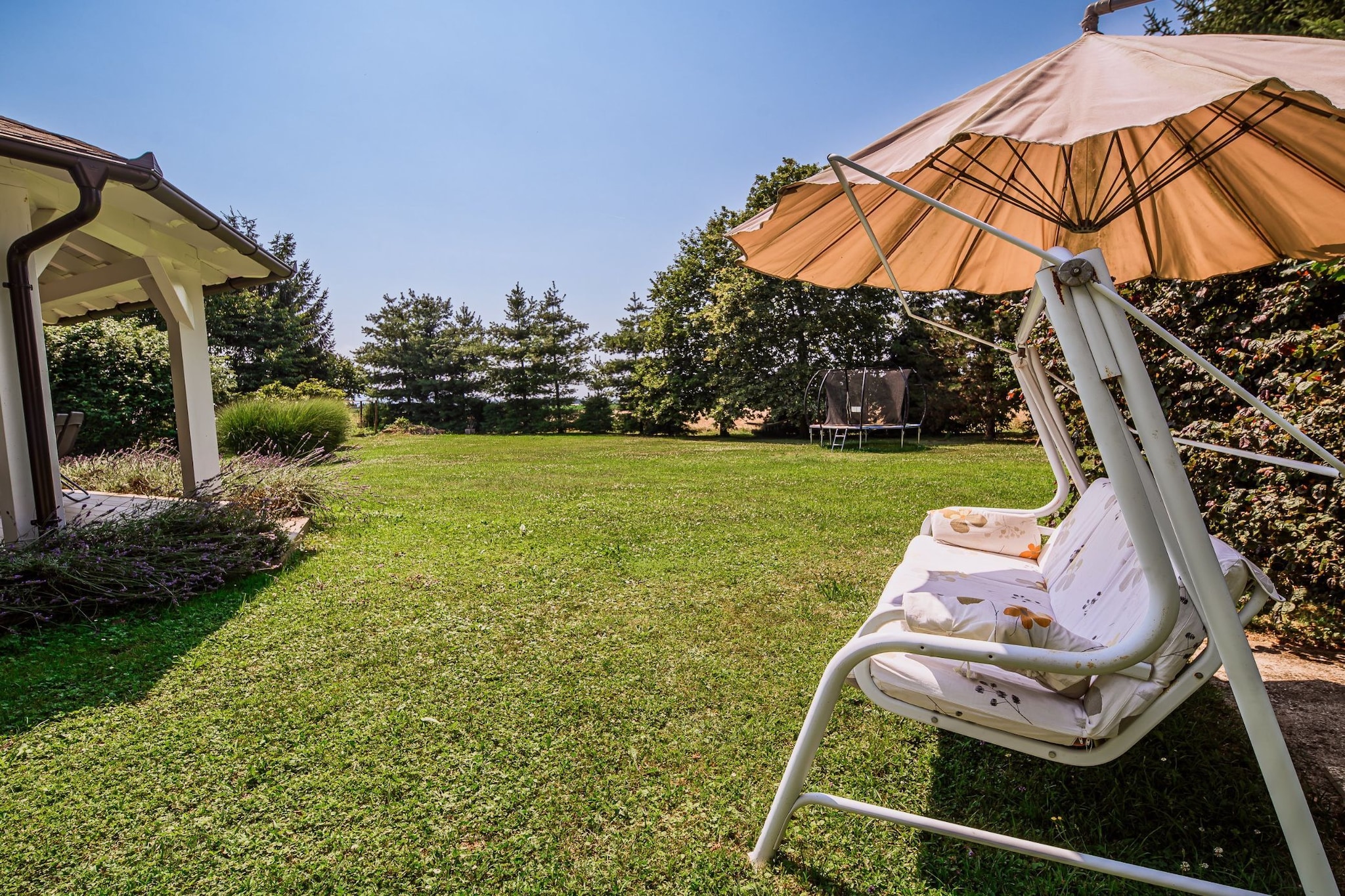 Stunning Rural Holiday Home with Garden and BBQ -  Four Bedroom Holiday Home-Buitenlucht