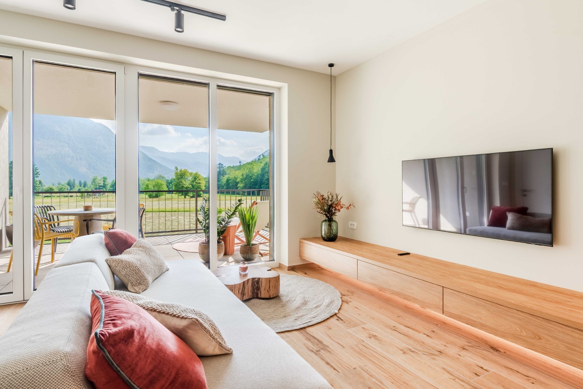 Bovec Chic Apartment with Sauna - One Bedroom Apartment with Balcony-Salon