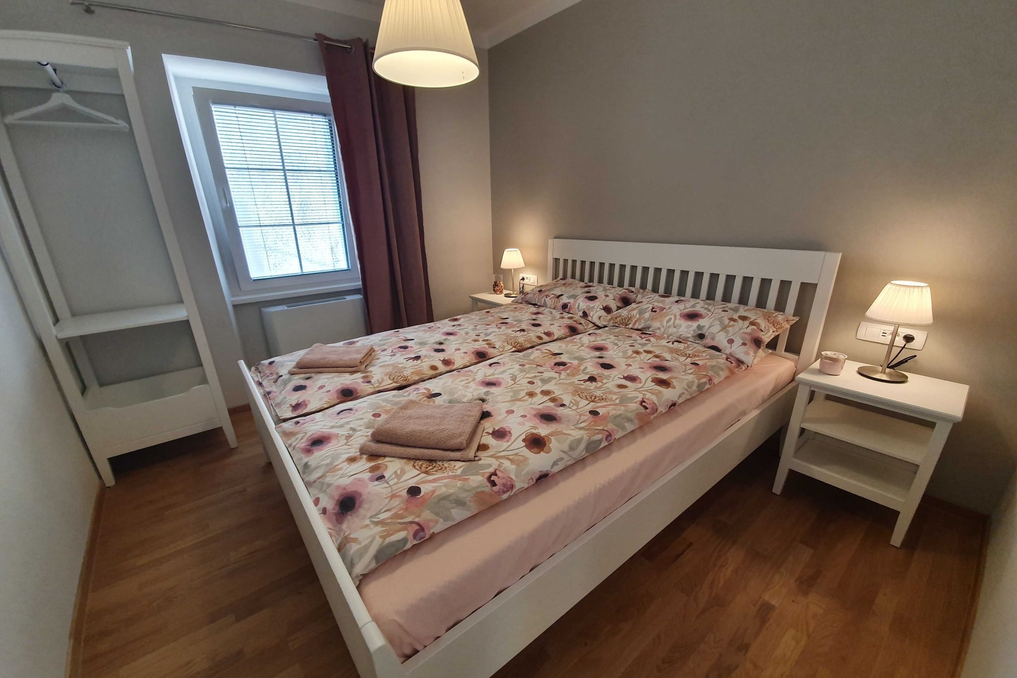 Komen Getaway Holiday Home with Balcony - Four Bedroom Holiday Home with Balcony